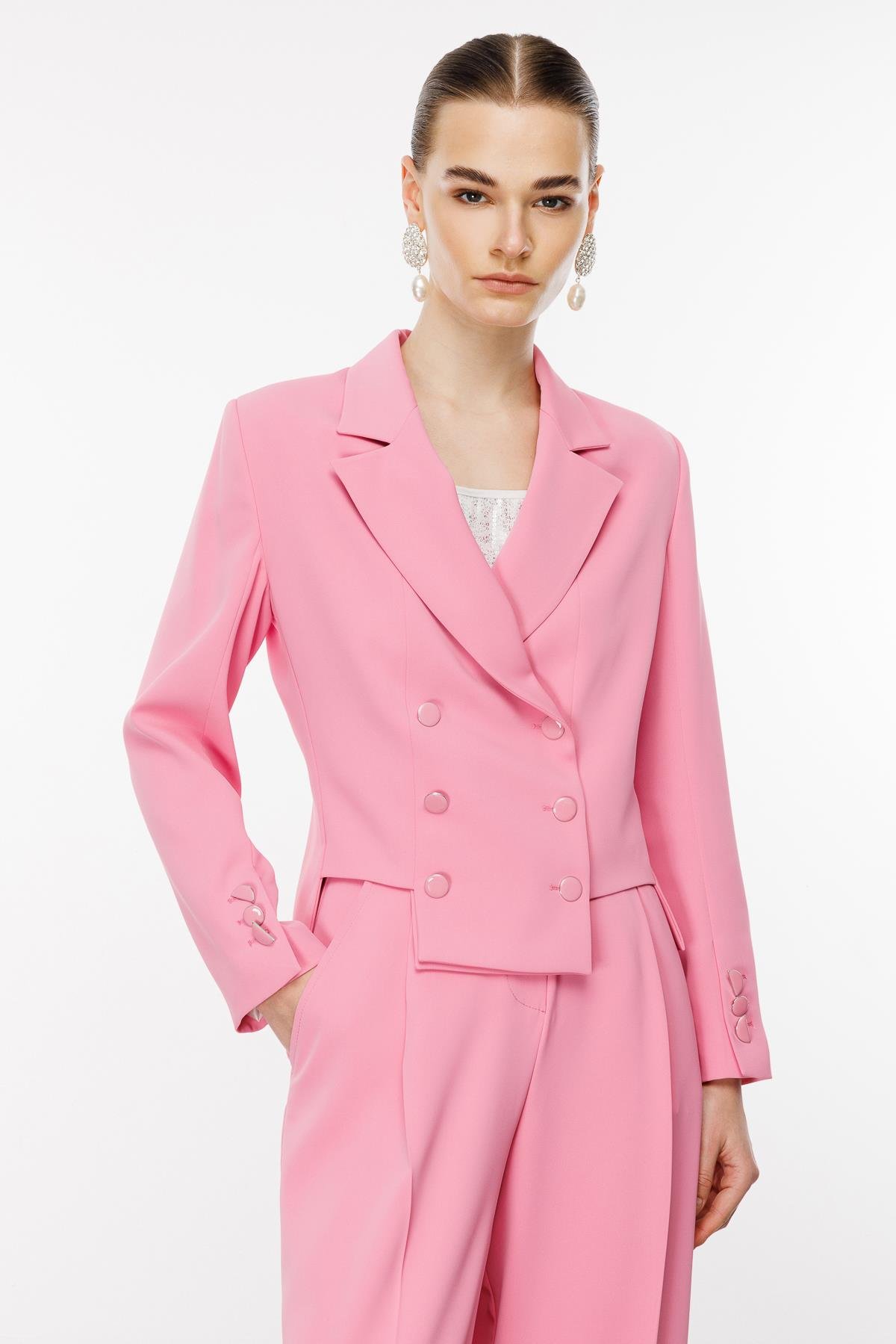 Modailgi  Simetrik Kesik Detaylı Kısa Astarlı Ceket Pembe