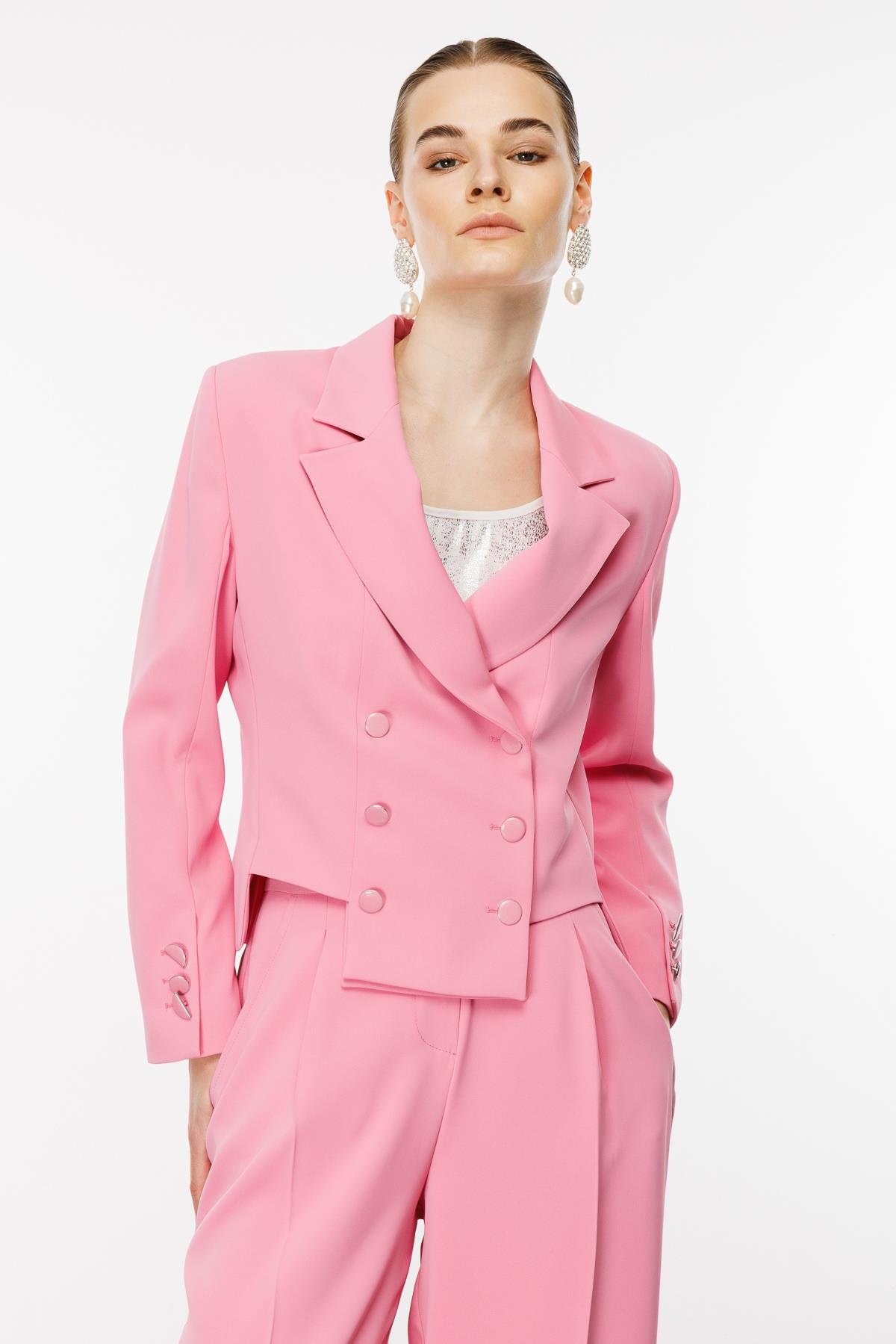 Modailgi  Simetrik Kesik Detaylı Kısa Astarlı Ceket Pembe