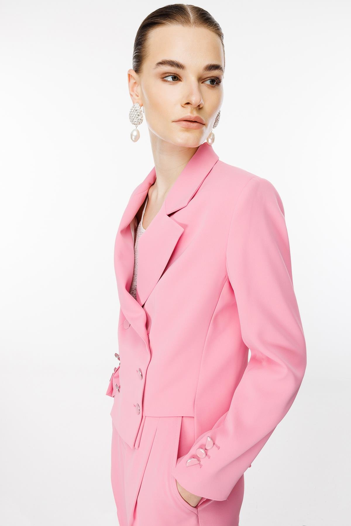 Modailgi  Simetrik Kesik Detaylı Kısa Astarlı Ceket Pembe