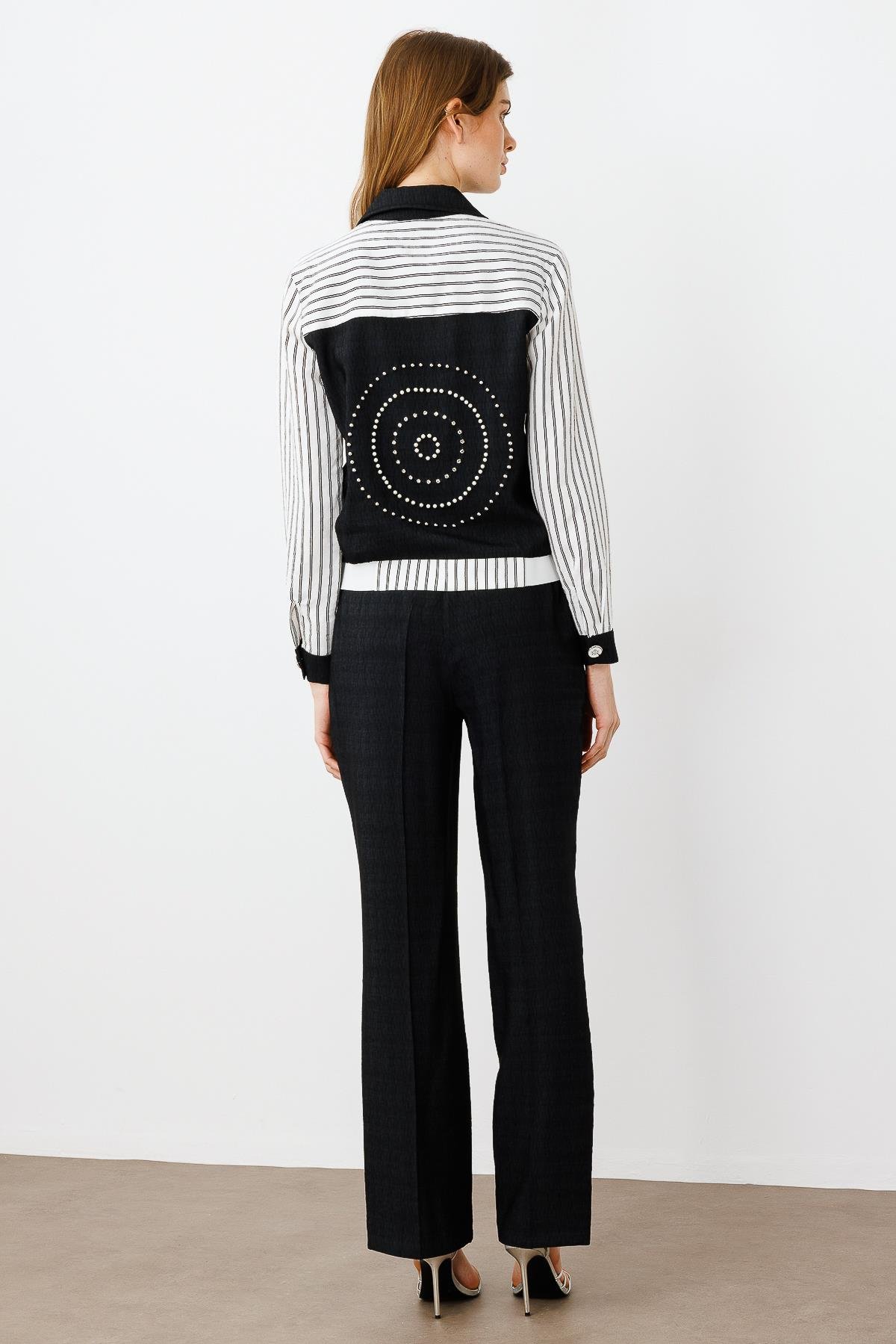 Modailgi  Sırtı İnci İşleme Detaylı Fermuarlı Çizgili Kısa Mont Ekru