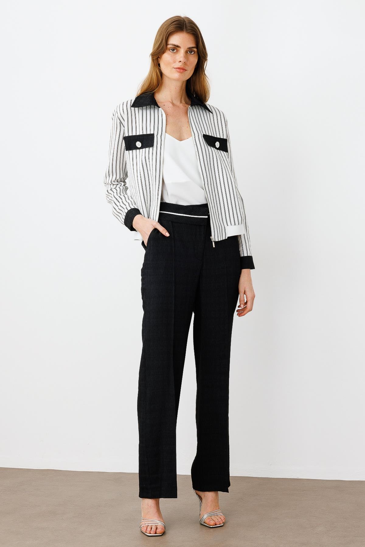 Modailgi  Sırtı İnci İşleme Detaylı Fermuarlı Çizgili Kısa Mont Ekru