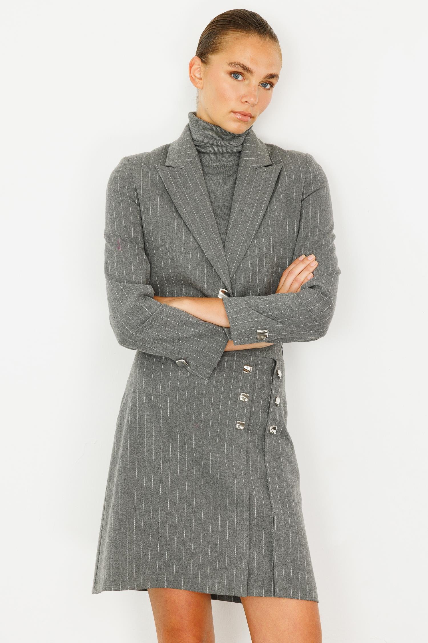 Modailgi  Sivri Yakalı Çift Düğmeli Crop Ceket Gri