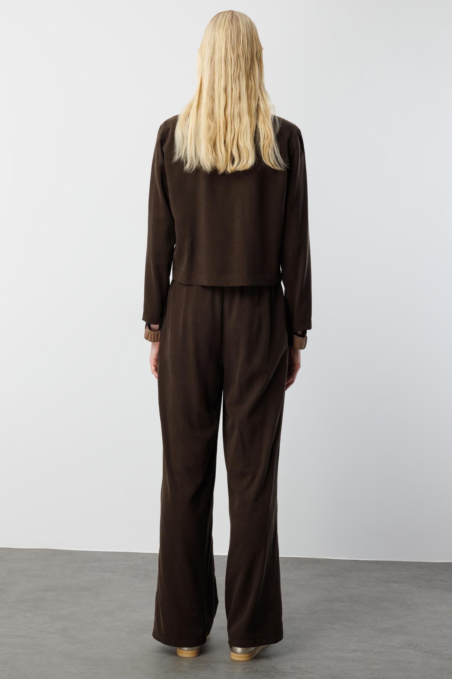 Modailgi  Şömziye Yaka Cep Kapakların Metal Toka ve Kuşak Detaylı Tunik - 40042 Kahve