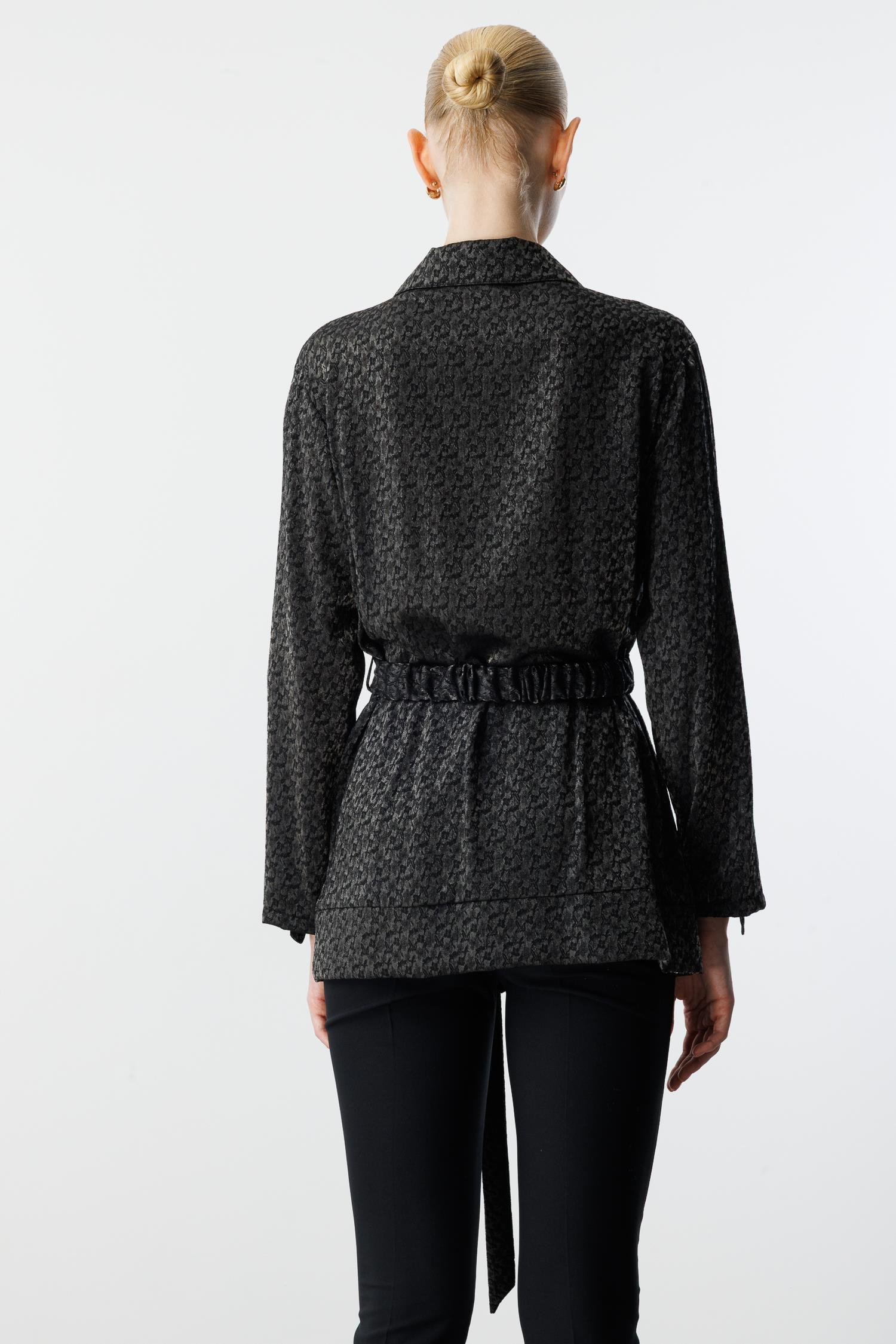 Modailgi  Şömziye Yaka Düşük Omuz Apolet ve Kuşak Detaylı Yakası Aksesuarlı Jakar Tunik Siyah