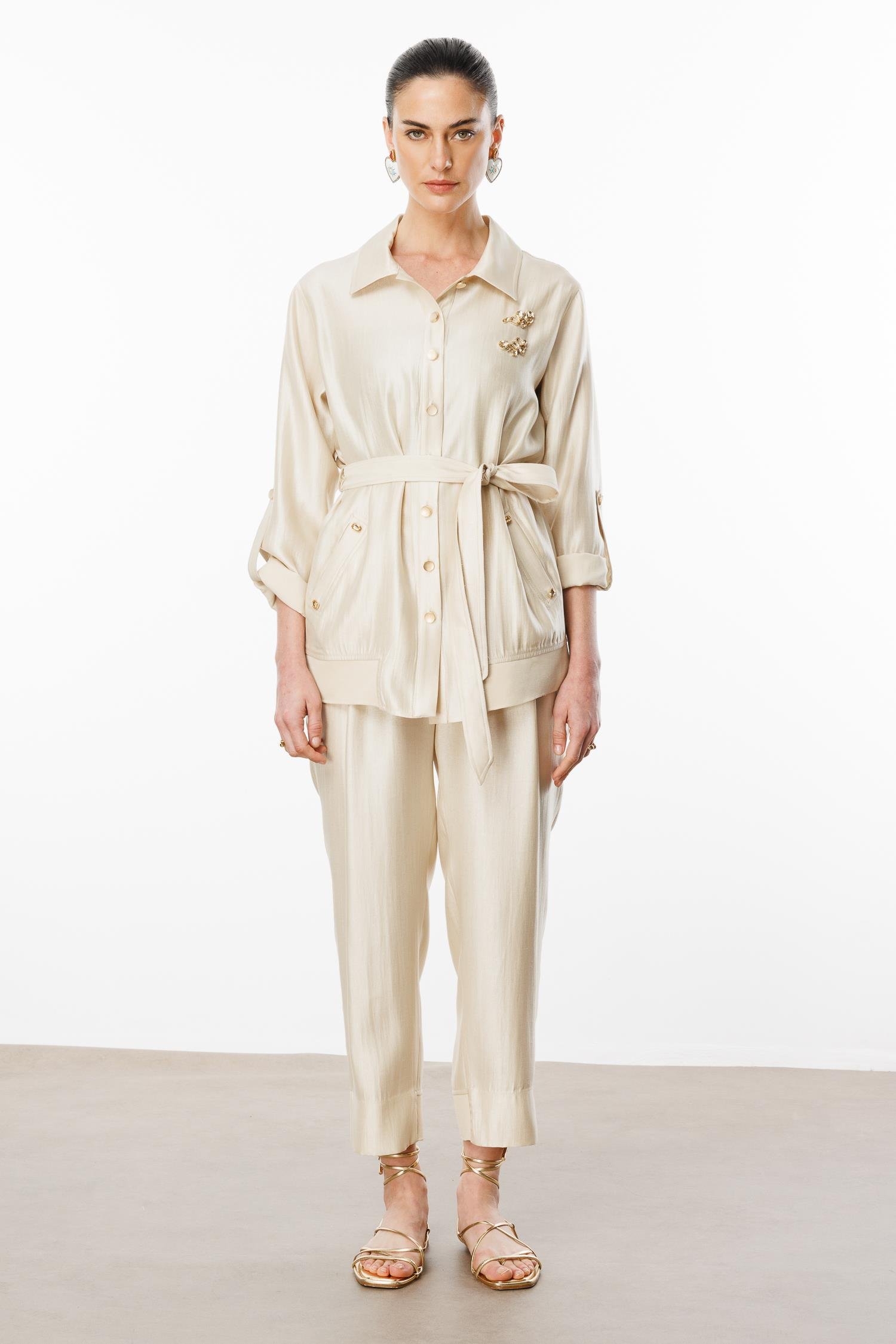 Modailgi  Şömziye Yaka Lastikli Kuşak Detaylı İşlemeli Tunik Bej