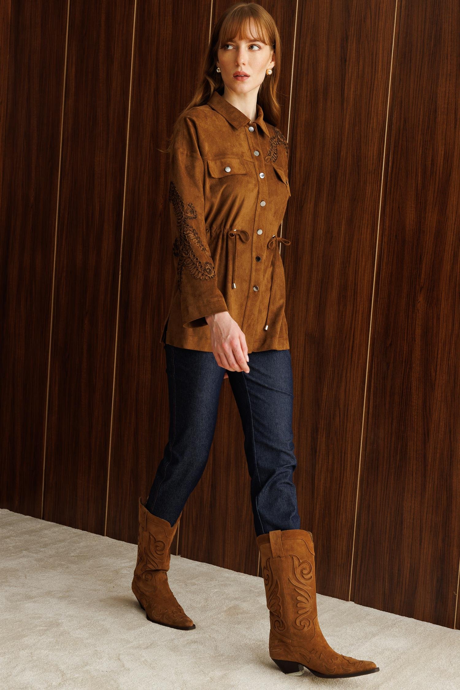 Modailgi  Şömziye Yakalı Roba Ve Kapak Cep Detaylı Belde Tünel Bağcıklı Lase Nakış Gömlek Taba