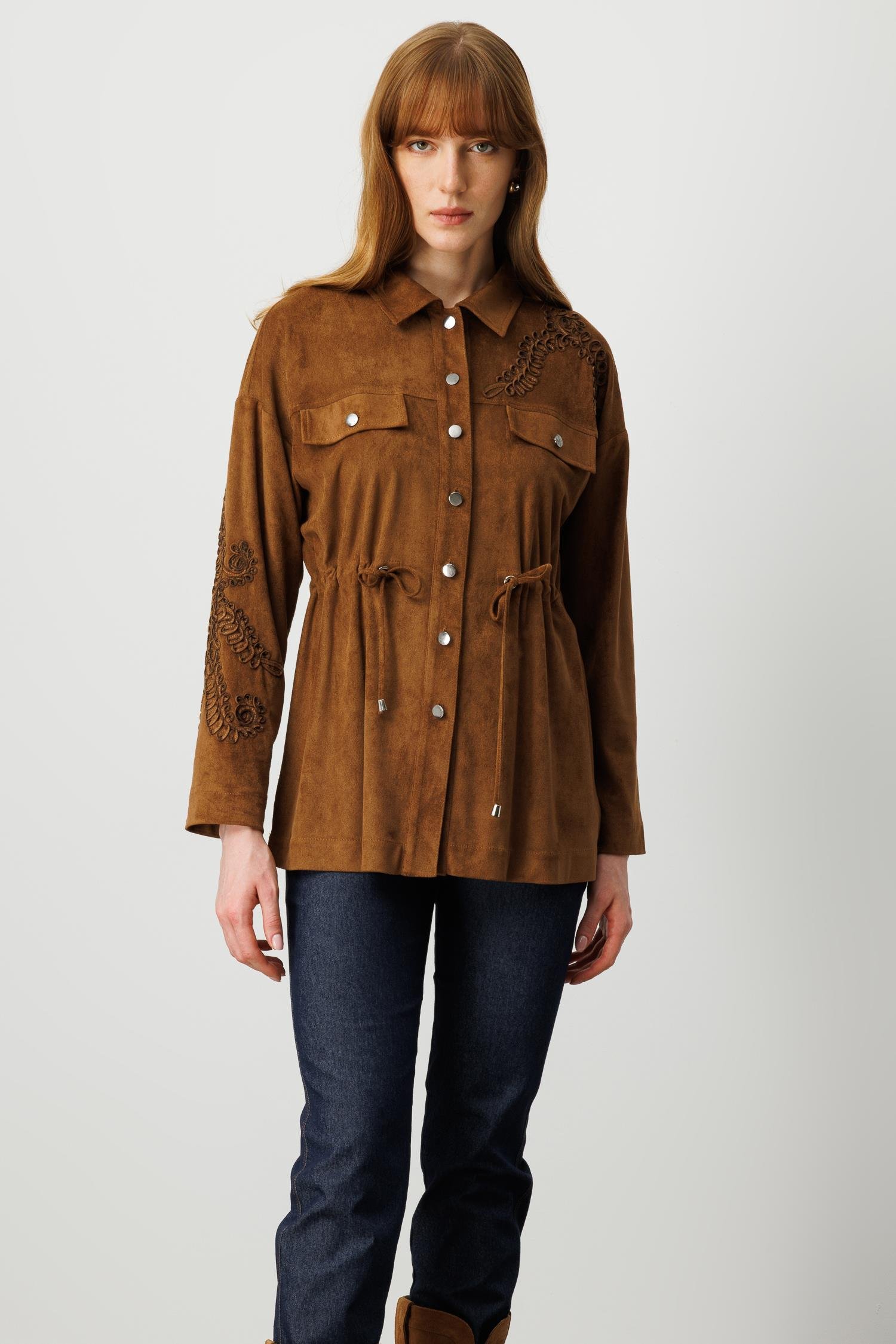 Modailgi  Şömziye Yakalı Roba Ve Kapak Cep Detaylı Belde Tünel Bağcıklı Lase Nakış Gömlek Taba