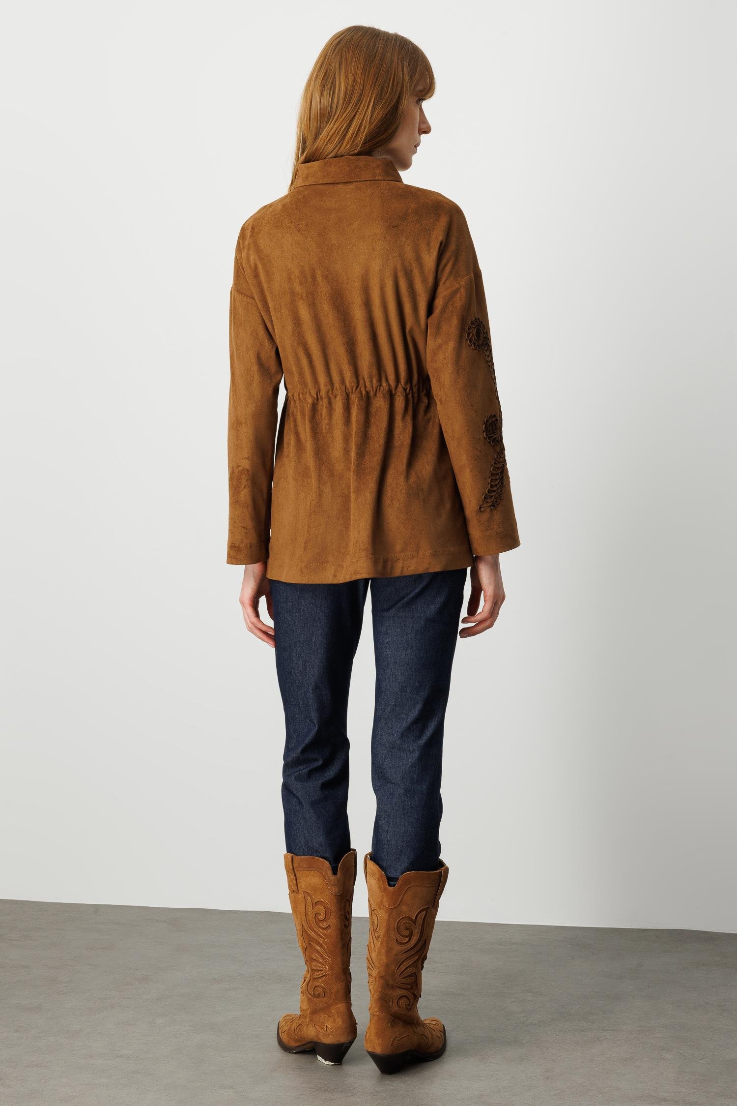 Modailgi  Şömziye Yakalı Roba Ve Kapak Cep Detaylı Belde Tünel Bağcıklı Lase Nakış Gömlek Taba