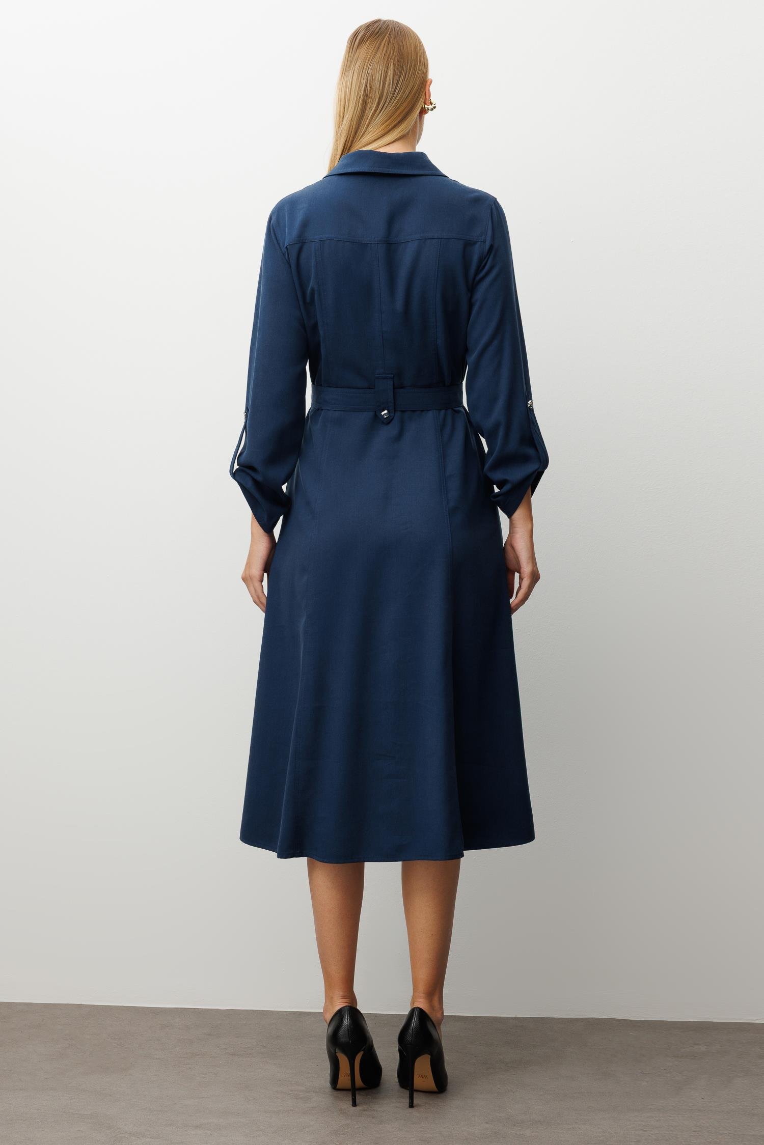 Modailgi  Spor Dikiş Detaylı Belde Kuşaklı Apoletli Midi Boy Gömlek Elbise İndigo