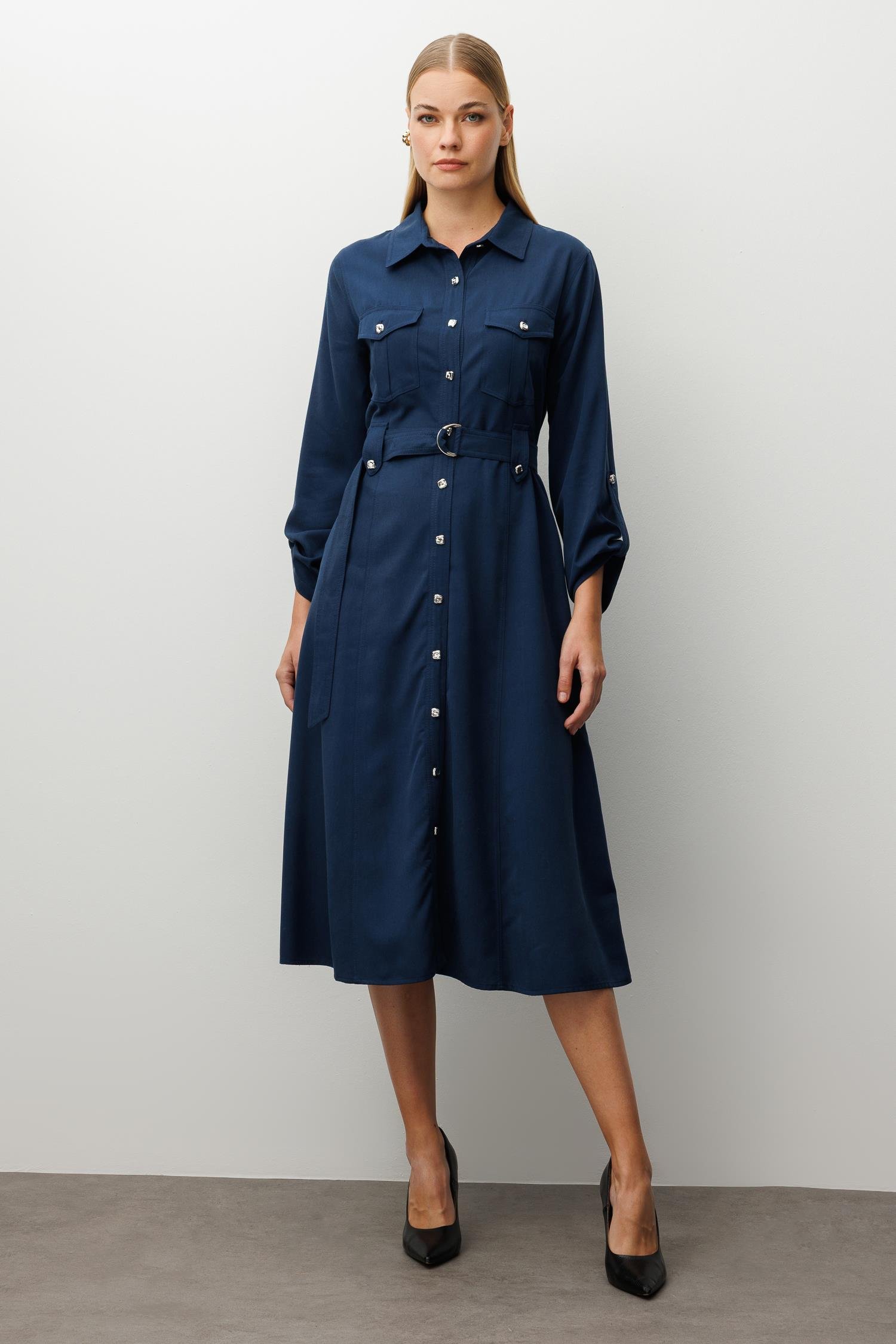 Modailgi  Spor Dikiş Detaylı Belde Kuşaklı Apoletli Midi Boy Gömlek Elbise İndigo