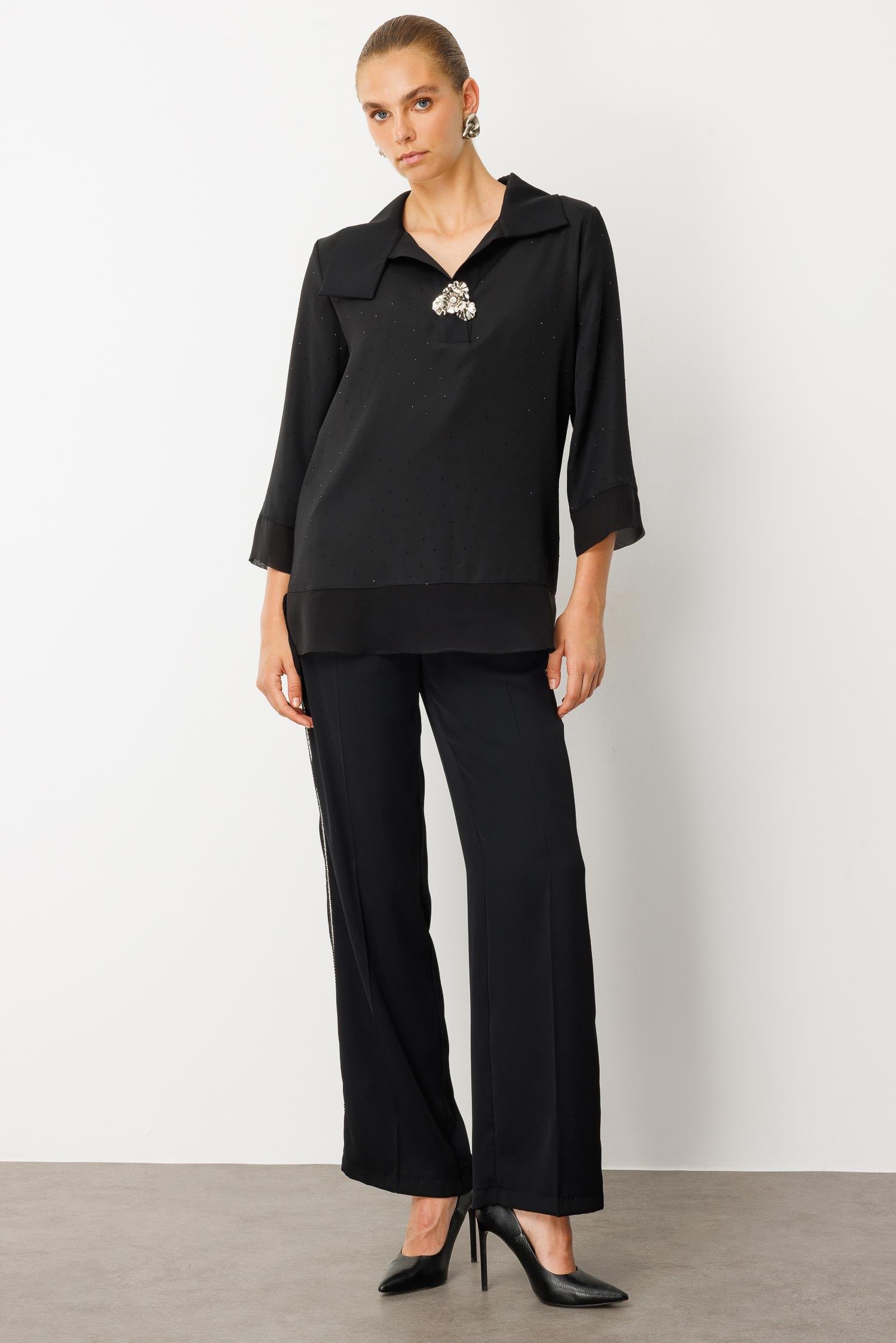 Modailgi  Takma Kol Geniş Yaka Broş Detaylı Bluz - 40002 Siyah