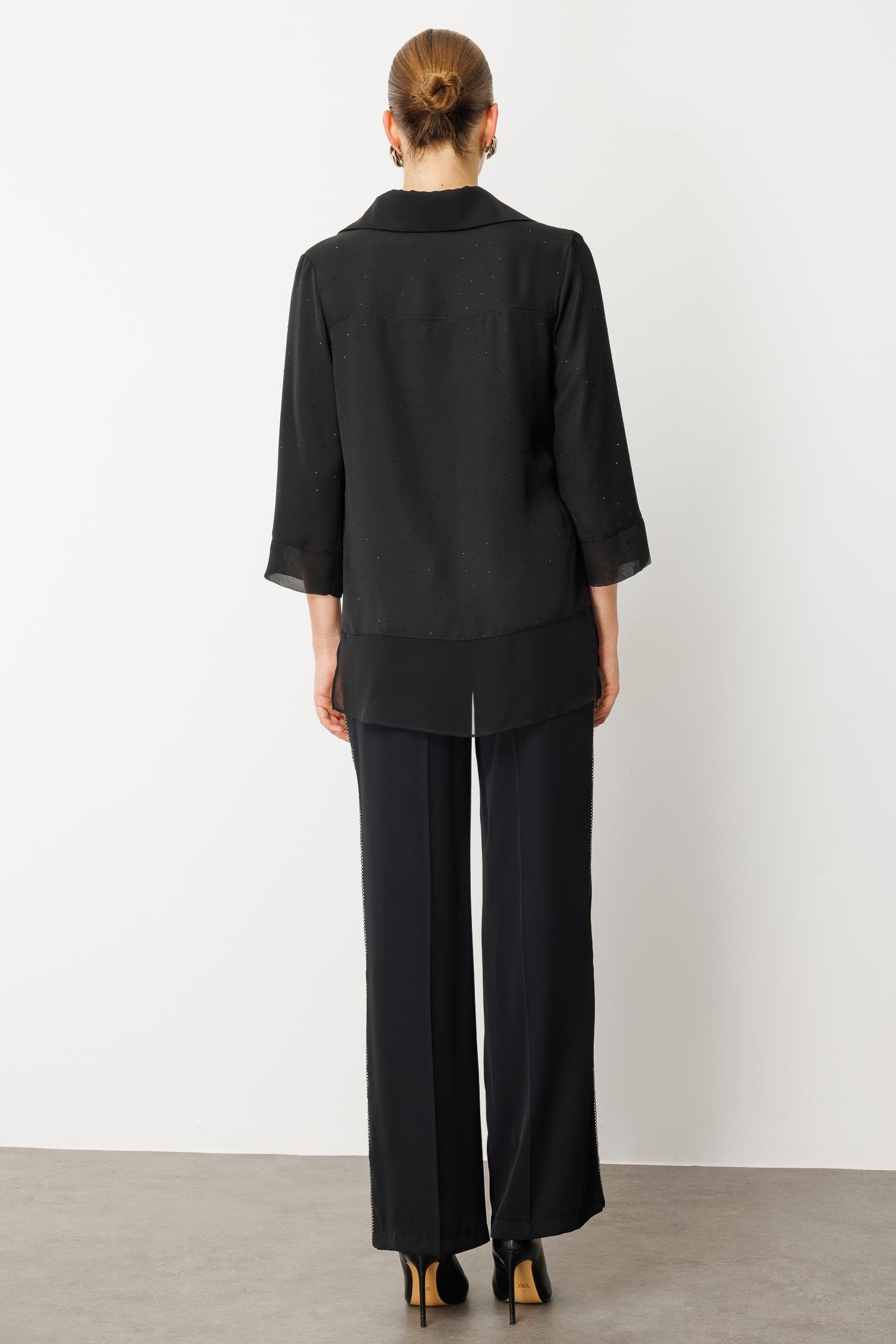 Modailgi  Takma Kol Geniş Yaka Broş Detaylı Bluz - 40002 Siyah