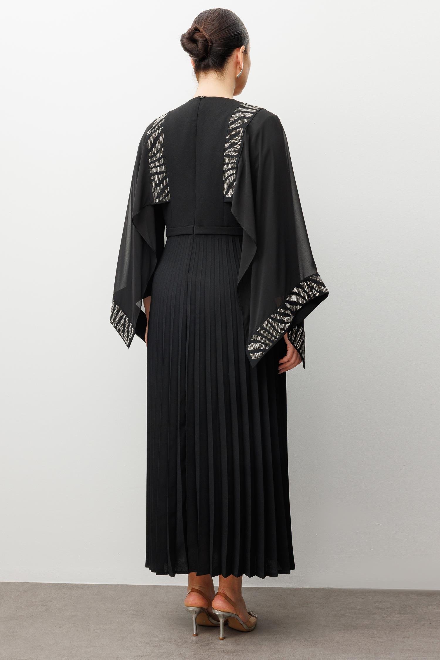 Modailgi  Taş Detaylı Pelerin Kollu Pilisoley Elbise Siyah