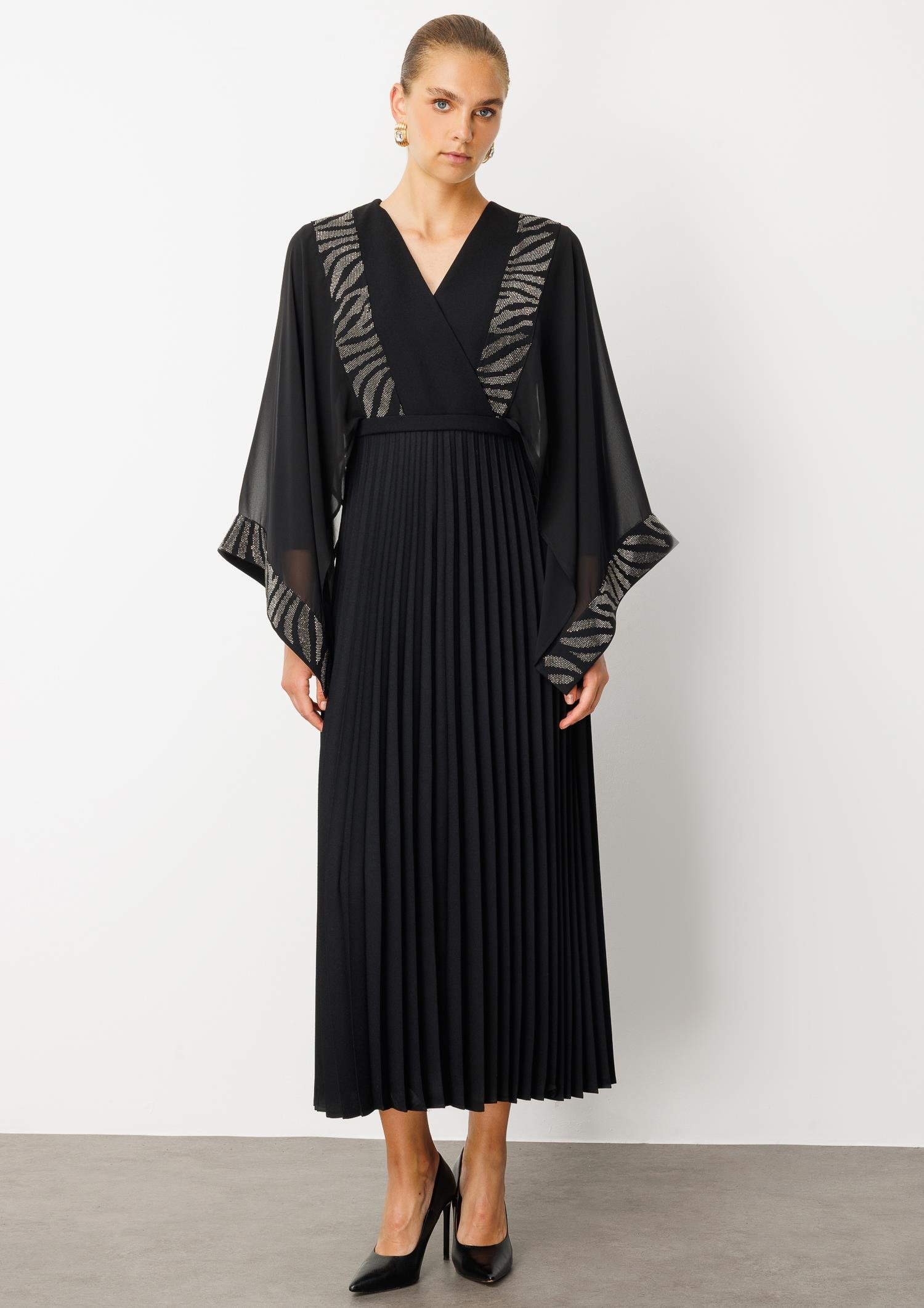 Modailgi  Taş Detaylı Pelerin Kollu Pilisoley Elbise Siyah