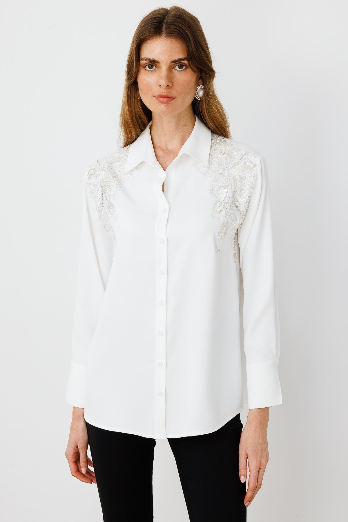 Modailgi  Taşlı Aksesuar Detaylı Rahat Kesim Gömlek Ekru