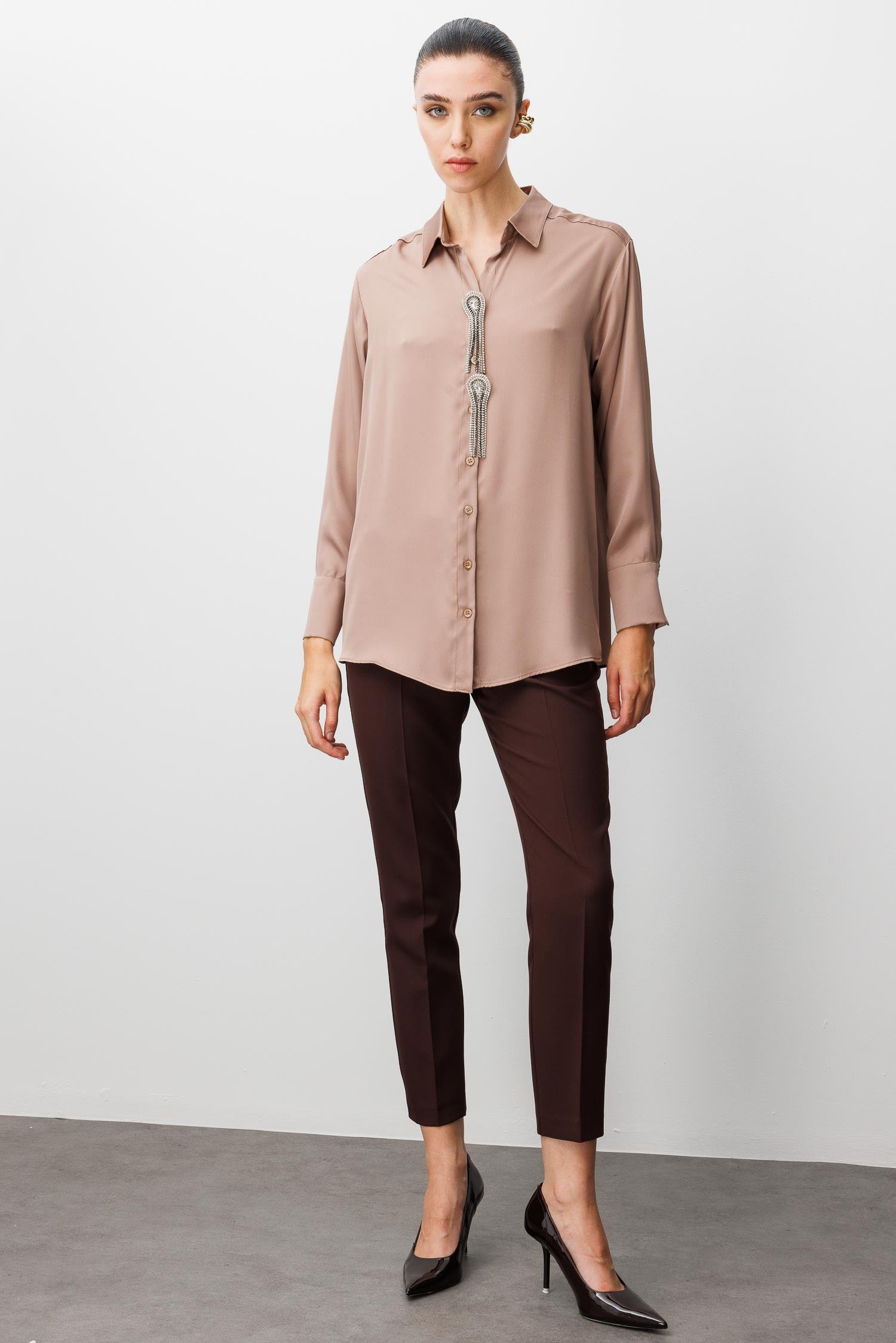 Modailgi  Taşlı Broş Aksesuarlı Rahat Kesim Gömlek Vizon