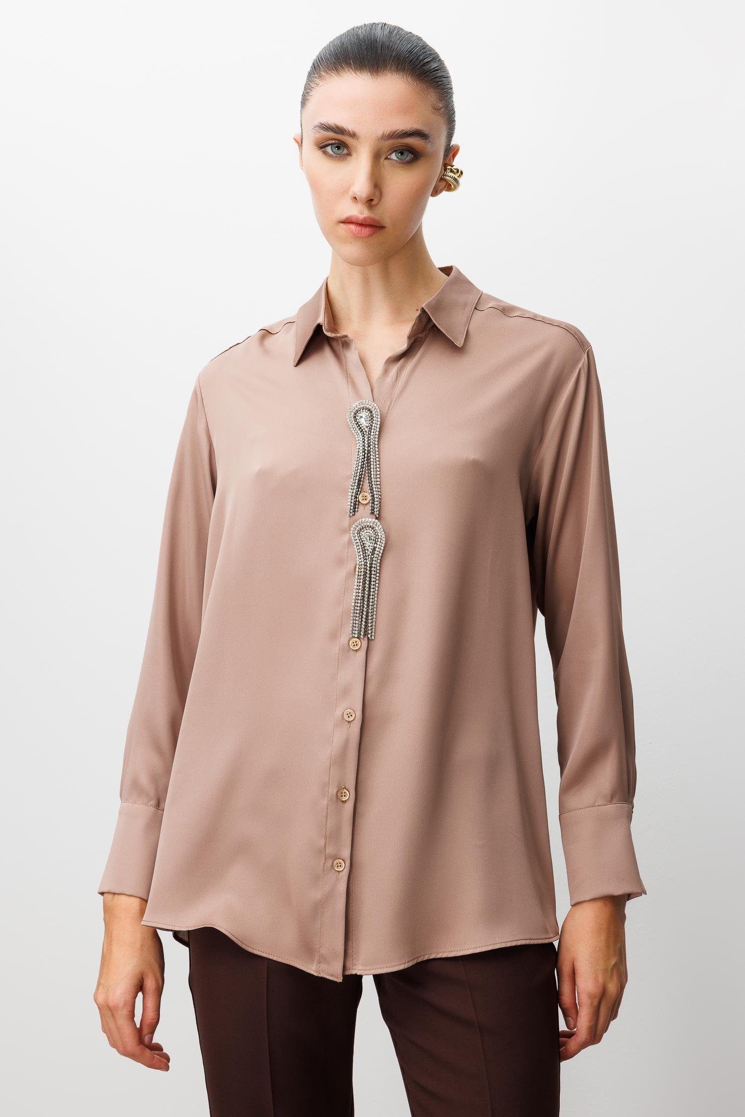 Modailgi  Taşlı Broş Aksesuarlı Rahat Kesim Gömlek Vizon