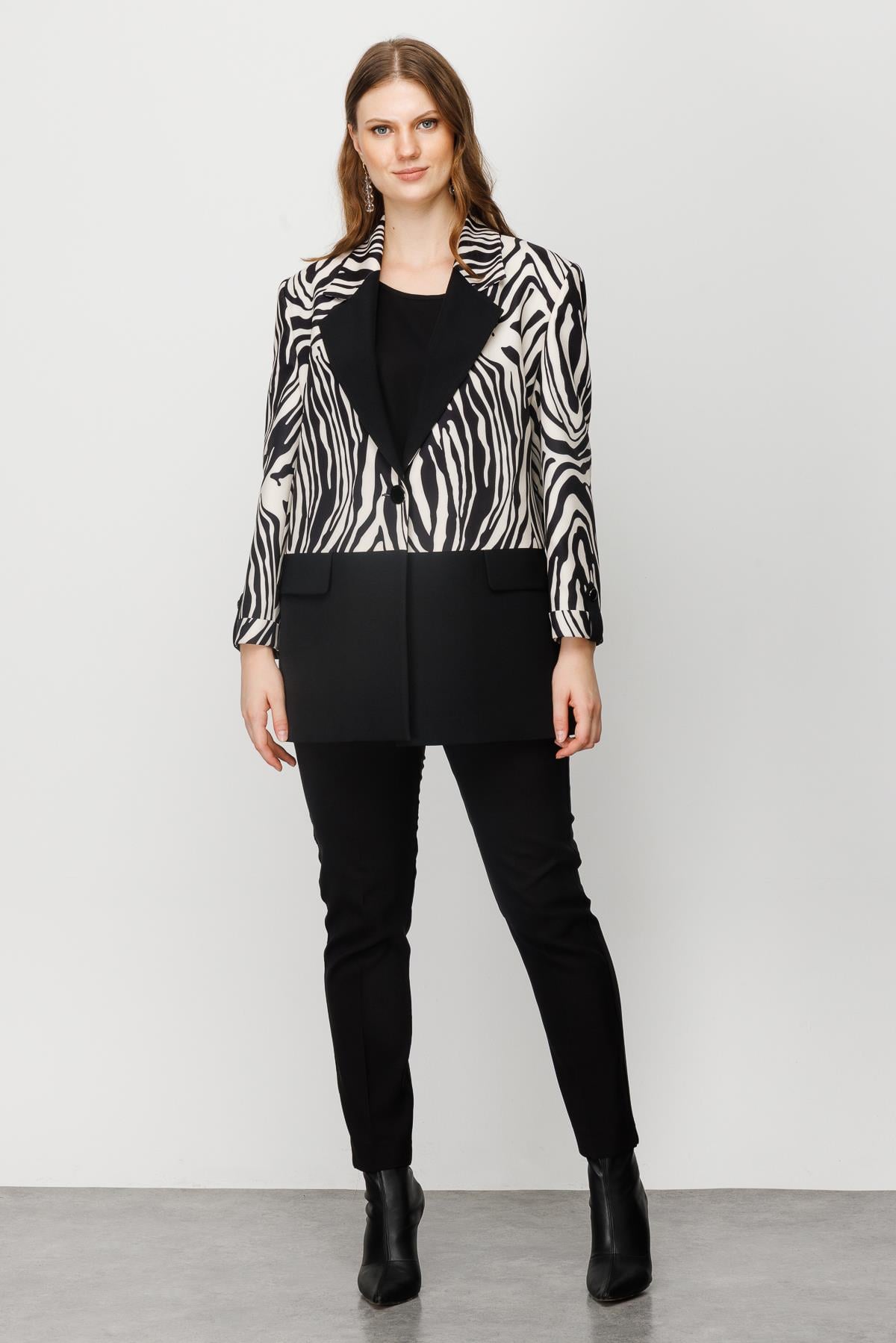 Modailgi  Truvakar Kol Zebra Desen Ceket Siyah