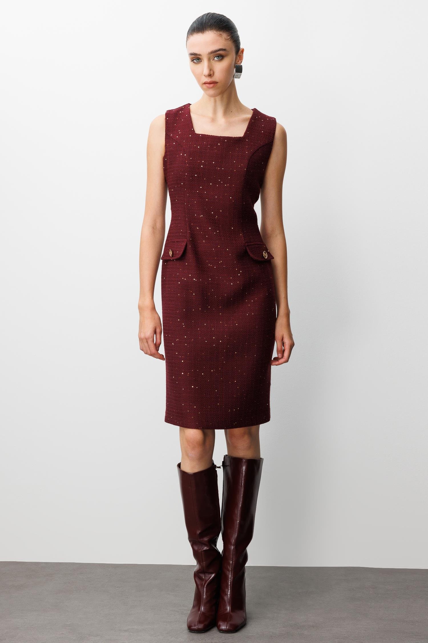 Modailgi  U Yaka Kolsuz Yarım Kuplu Kapak Cep Detaylı Formlu Elbise Bordo