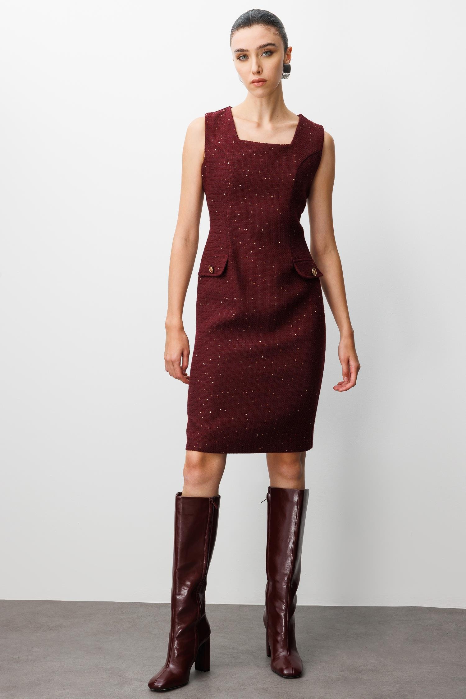 Modailgi  U Yaka Kolsuz Yarım Kuplu Kapak Cep Detaylı Formlu Elbise Bordo