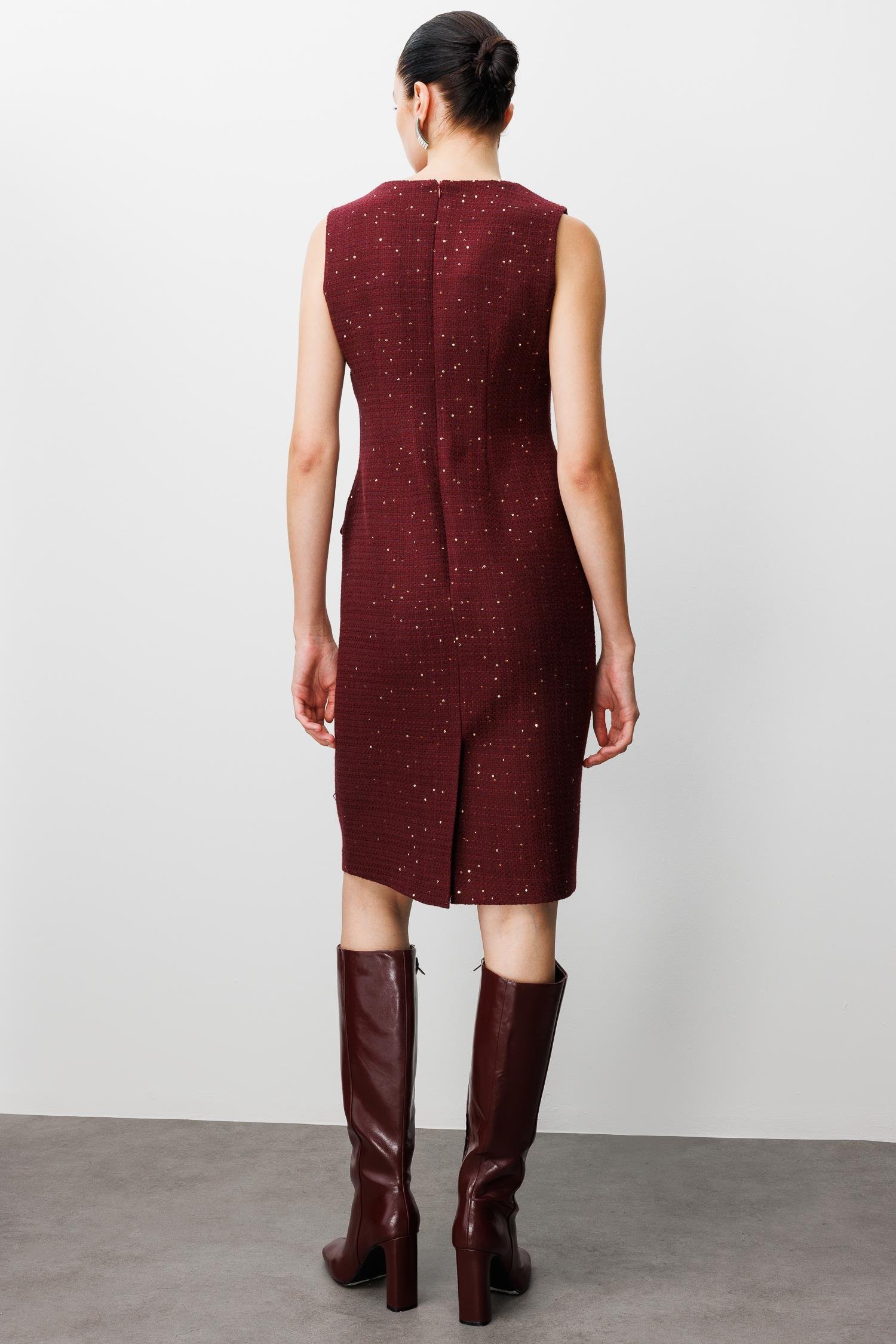 Modailgi  U Yaka Kolsuz Yarım Kuplu Kapak Cep Detaylı Formlu Elbise Bordo