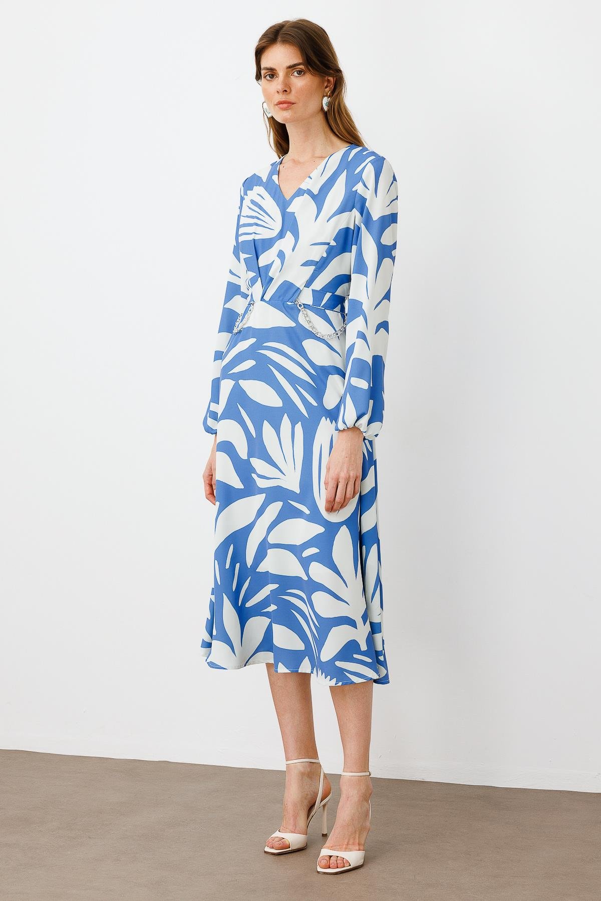 Modailgi  V Yakalı Uzun Kol Önden Pile ve Zincir Kuşak Detaylı Midi Boy Elbise İndigo