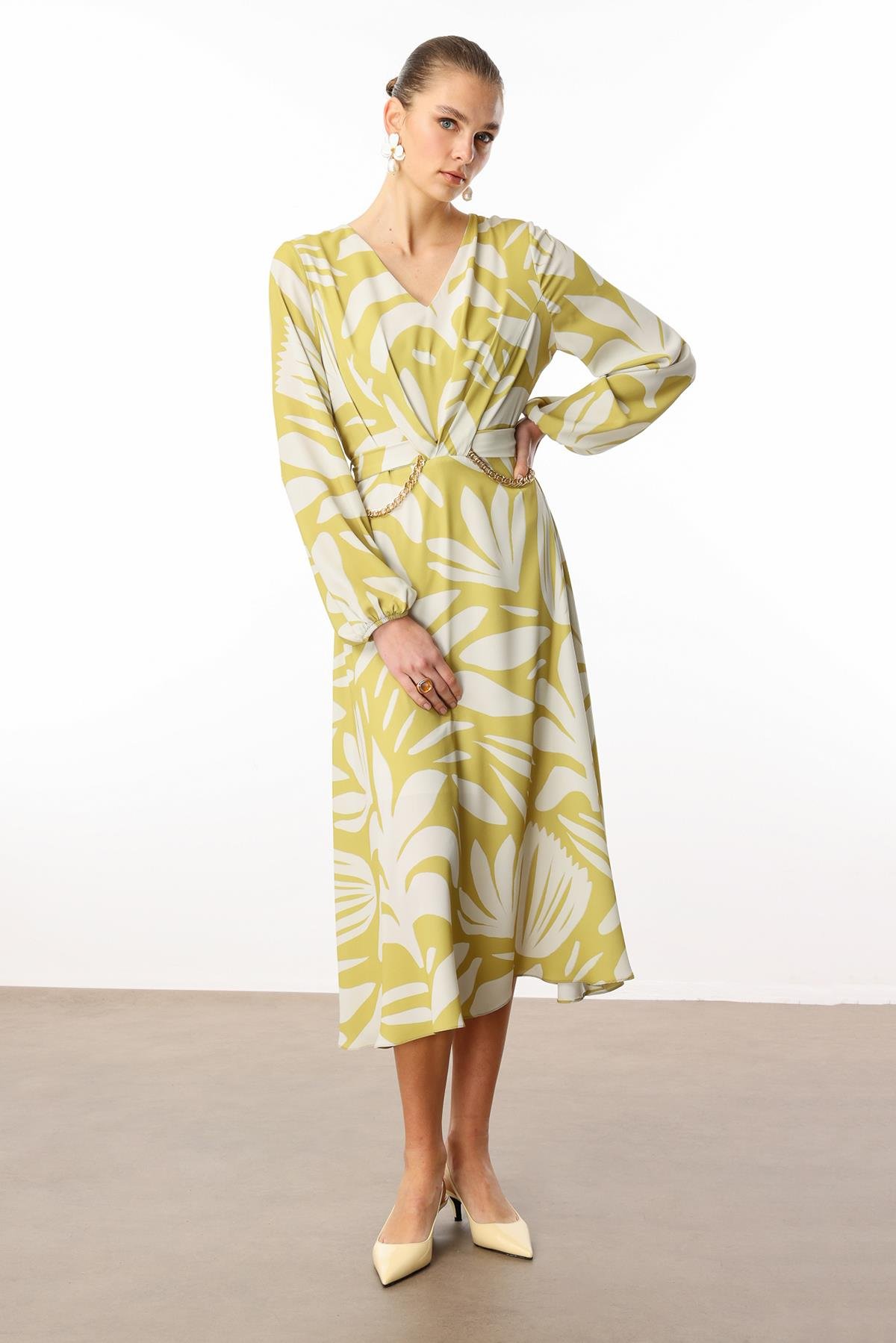 Modailgi  V Yakalı Uzun Kol Önden Pile ve Zincir Kuşak Detaylı Midi Boy Elbise Asit