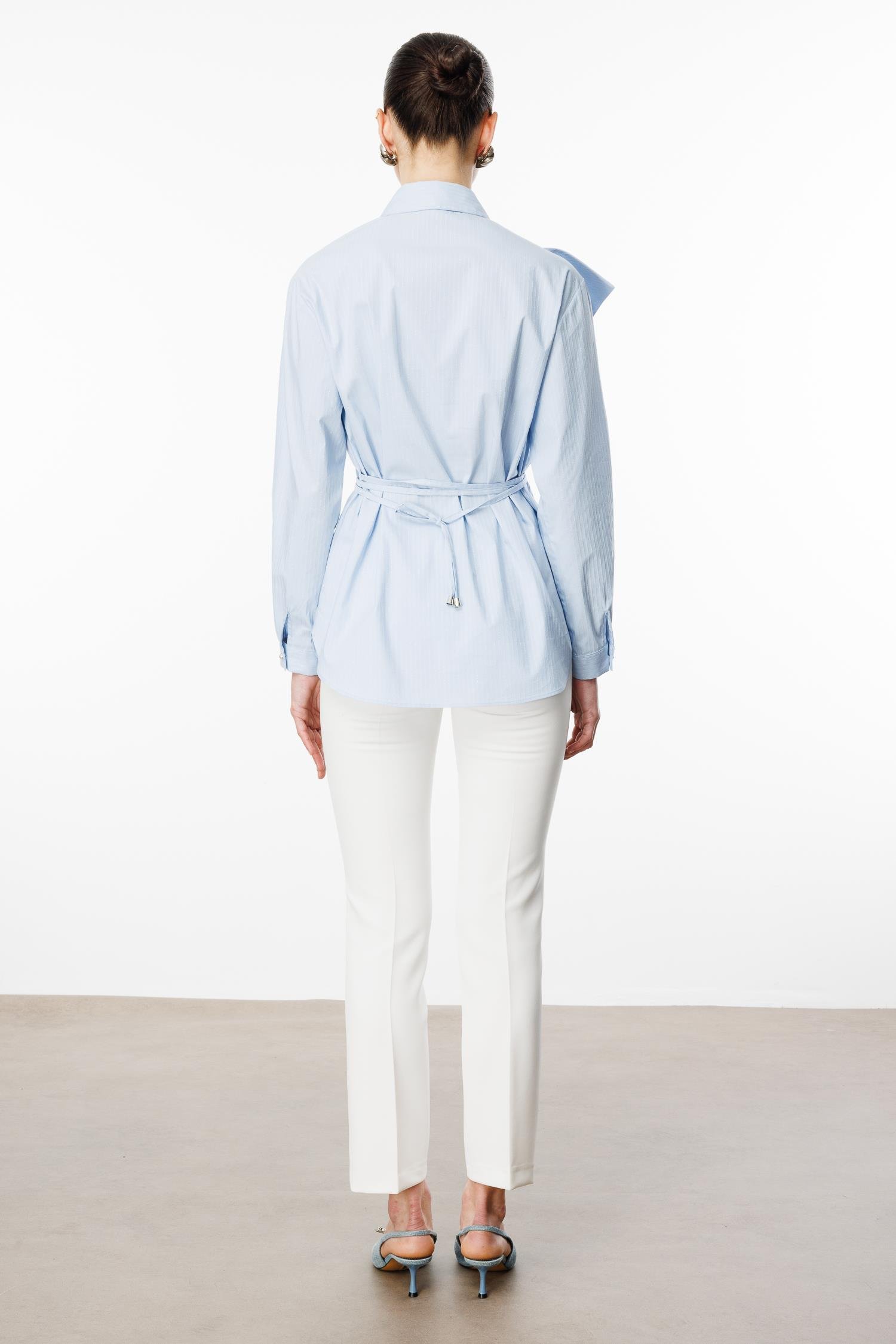 Modailgi  Volan ve Pencere Detaylı İncili Beli Kuşaklı Taşlı Simli Gömlek Mavi