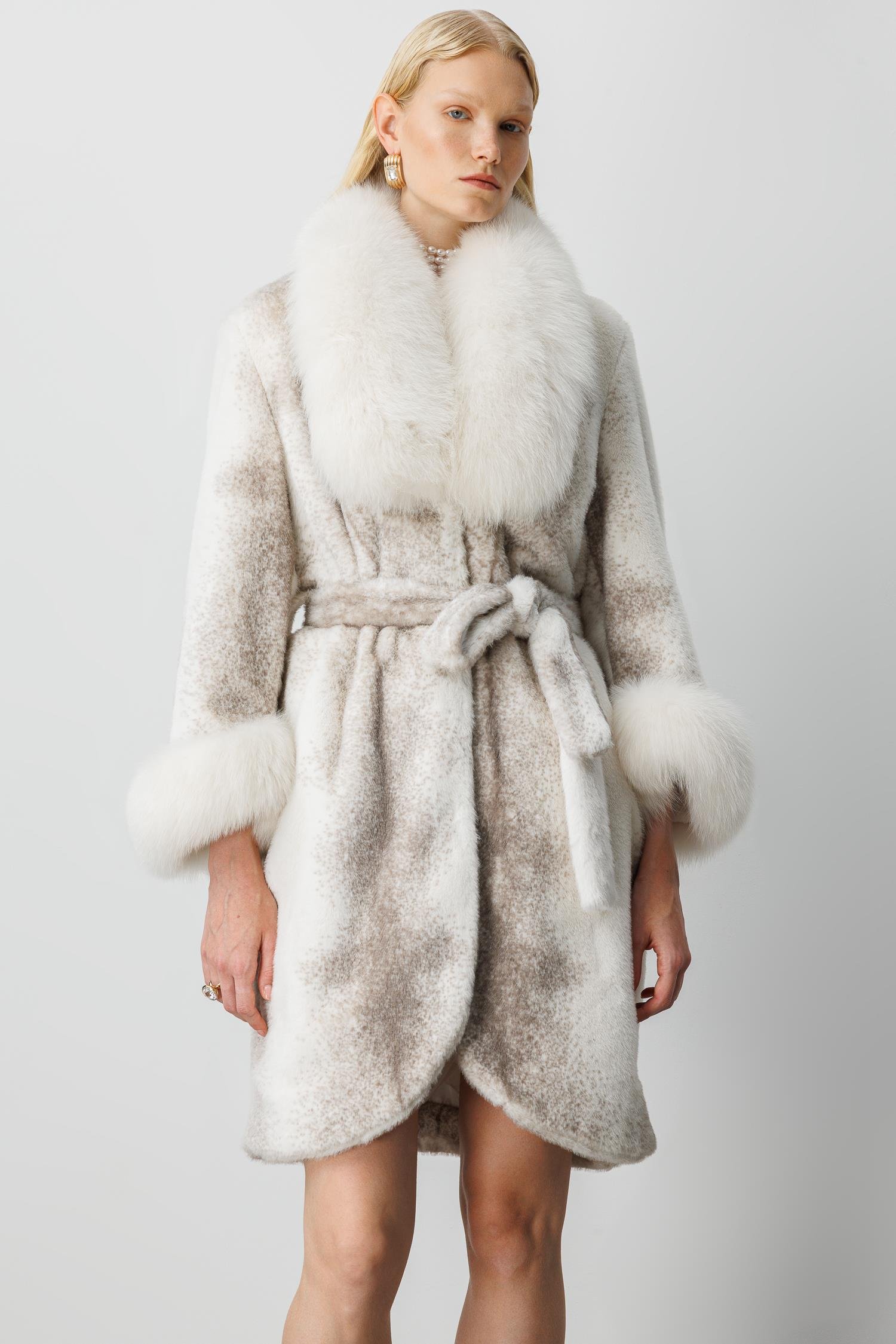 Modailgi  Yaka ve Kol Manşeti Kürklü Desenli Alcantara Kaban Ekru