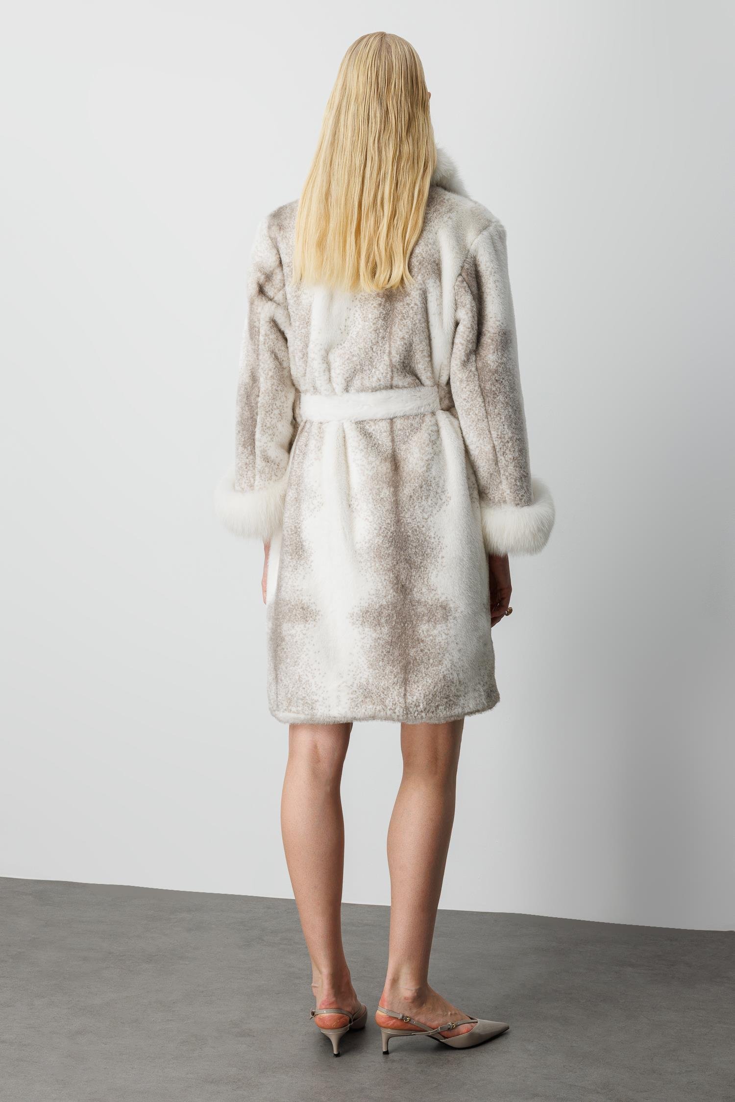 Modailgi  Yaka ve Kol Manşeti Kürklü Desenli Alcantara Kaban Ekru