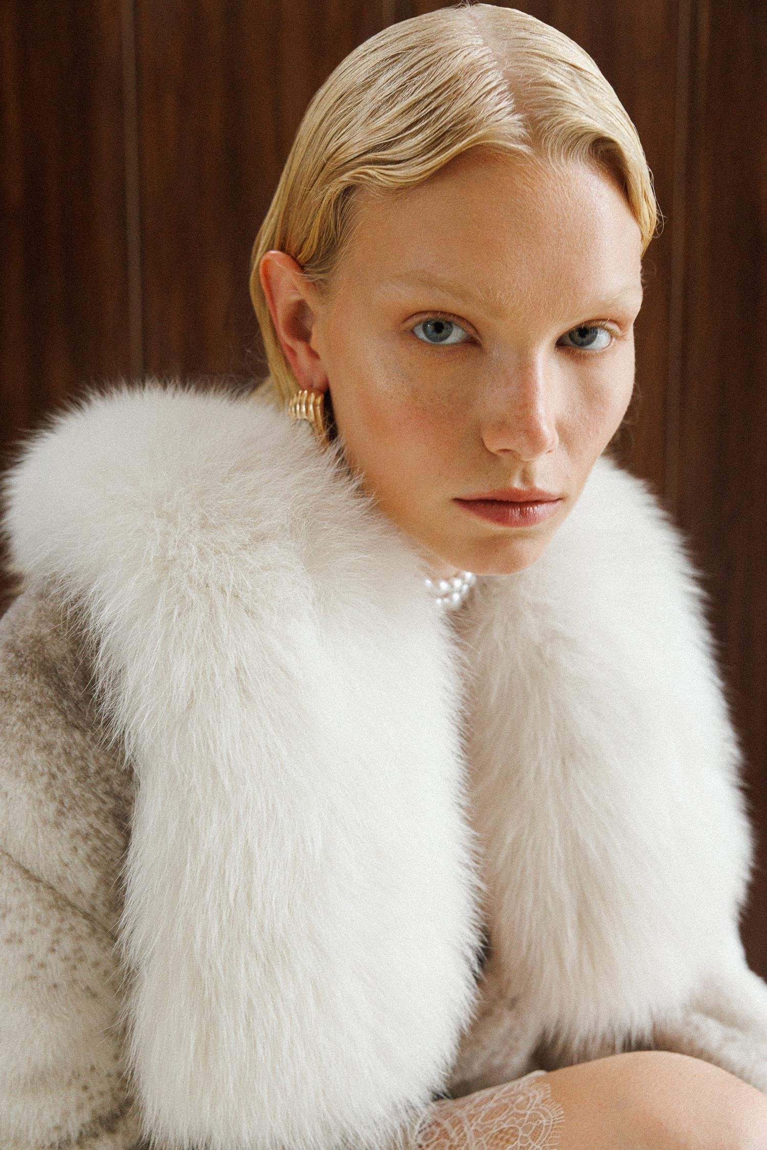 Modailgi  Yaka ve Kol Manşeti Kürklü Desenli Alcantara Kaban Ekru