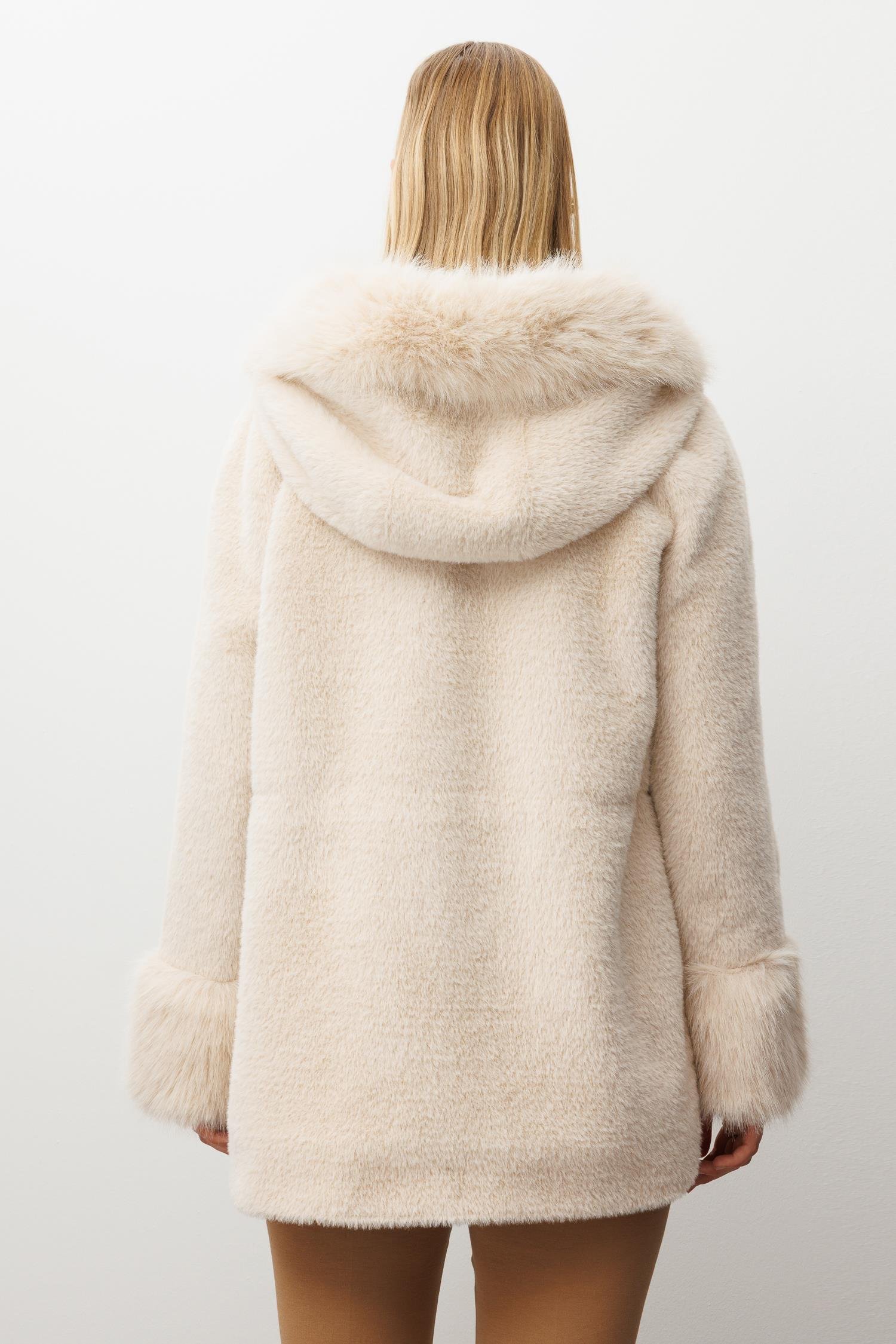 Modailgi  Yaka ve Kol Manşeti Kürklü Fermuarlı Alcantara Kaban Camel