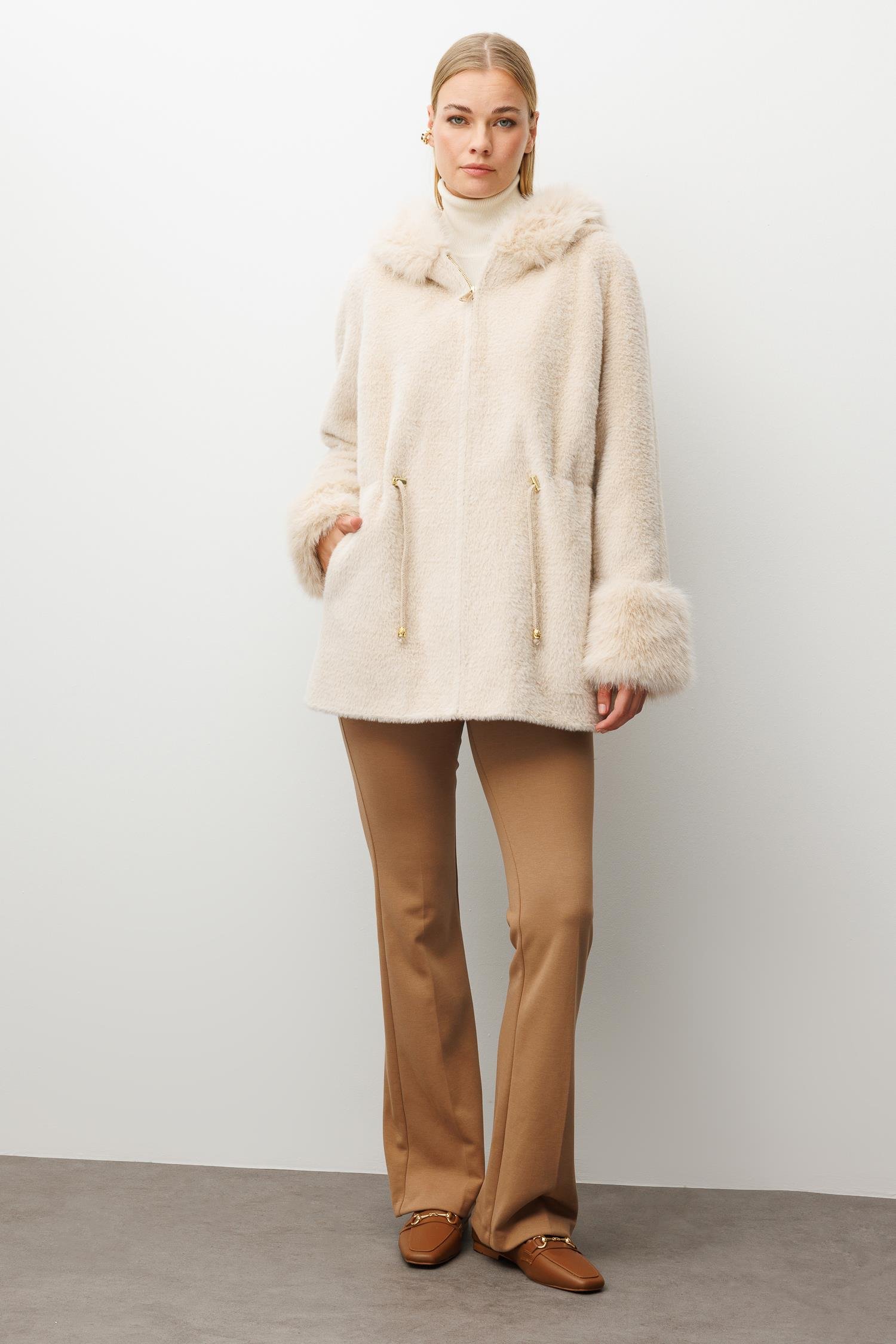 Modailgi  Yaka ve Kol Manşeti Kürklü Fermuarlı Alcantara Kaban Camel