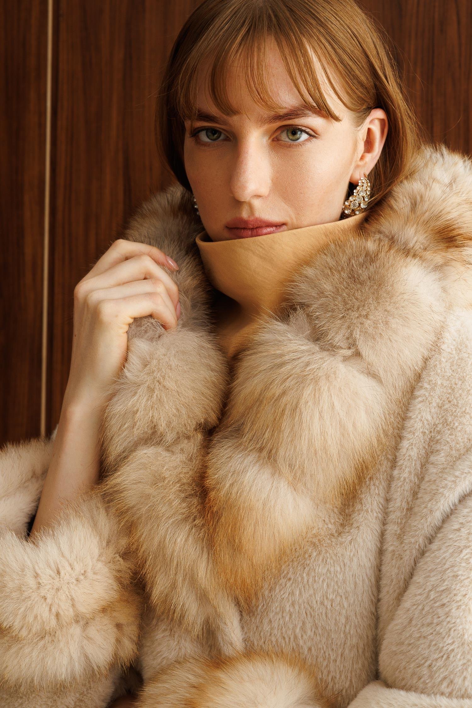 Modailgi  Yaka ve Kol Manşeti Kürklü Kısa Alcantara Kaban Camel