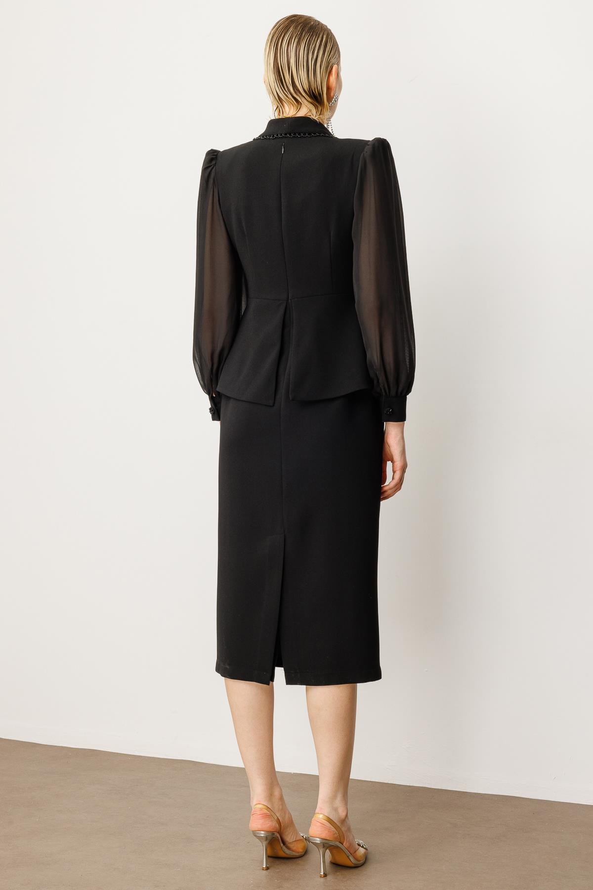 Modailgi  Yakası Aksesuar İşlemeli Kolları Şifon Kruvaze Elbise Siyah