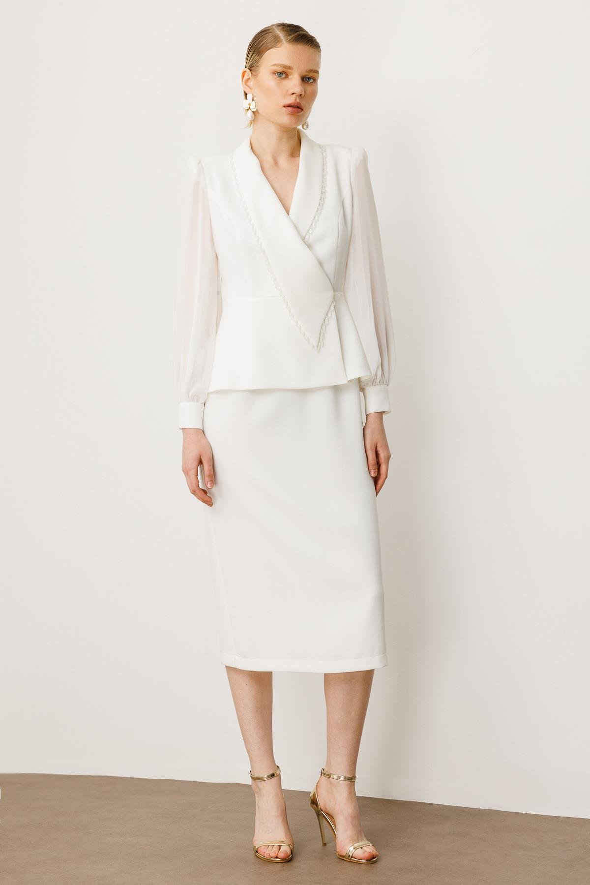 Modailgi  Yakası Aksesuar İşlemeli Kolları Şifon Kruvaze Elbise Ekru