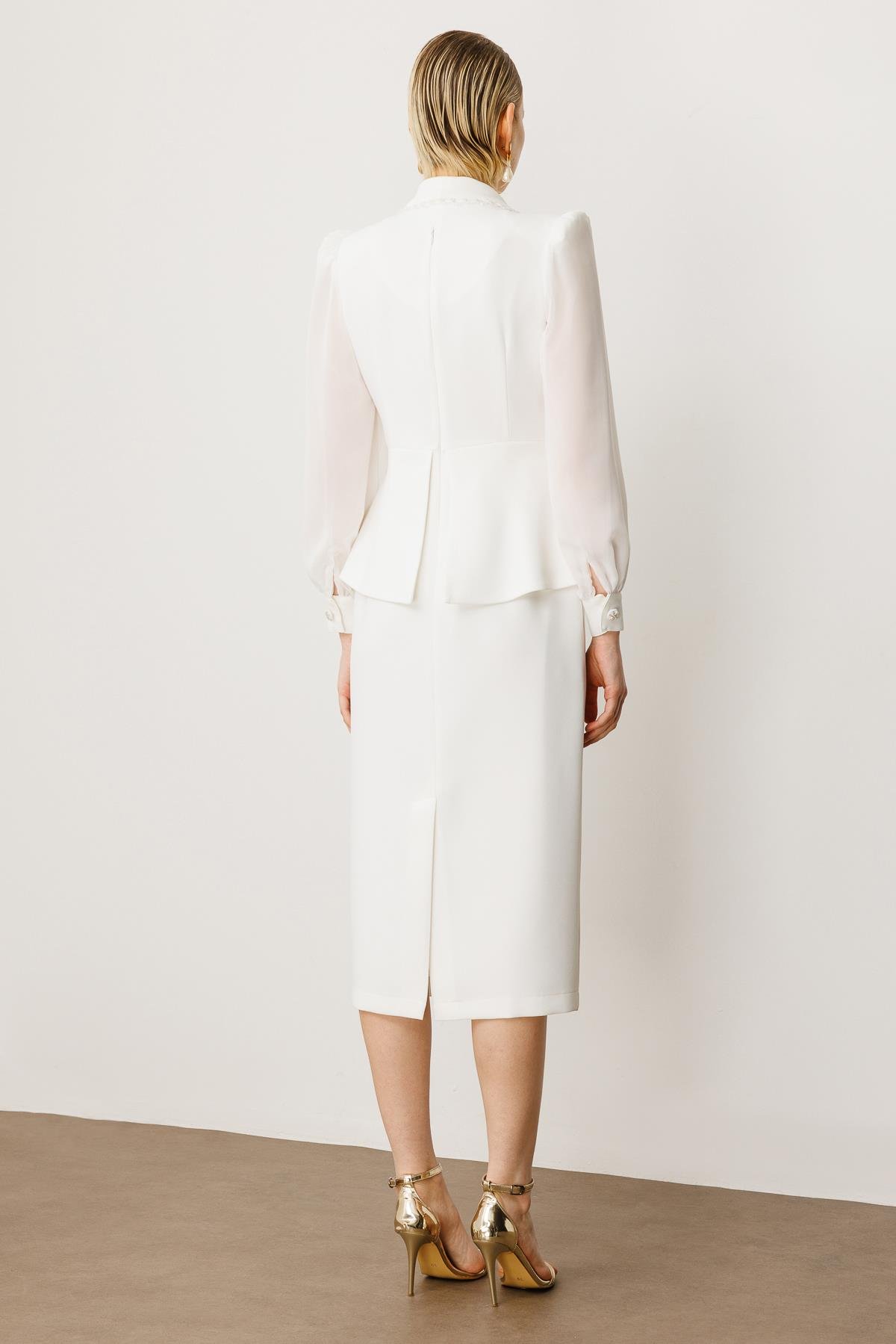 Modailgi  Yakası Aksesuar İşlemeli Kolları Şifon Kruvaze Elbise Ekru