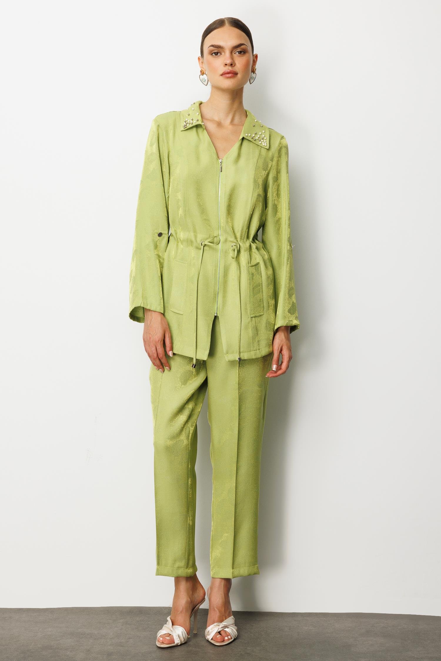 Modailgi  Yakası Akseuar Detaylı Safari Kol Fermuar Kapamalı Tünel Bağlamalı Ara Boy Tunik Yeşil