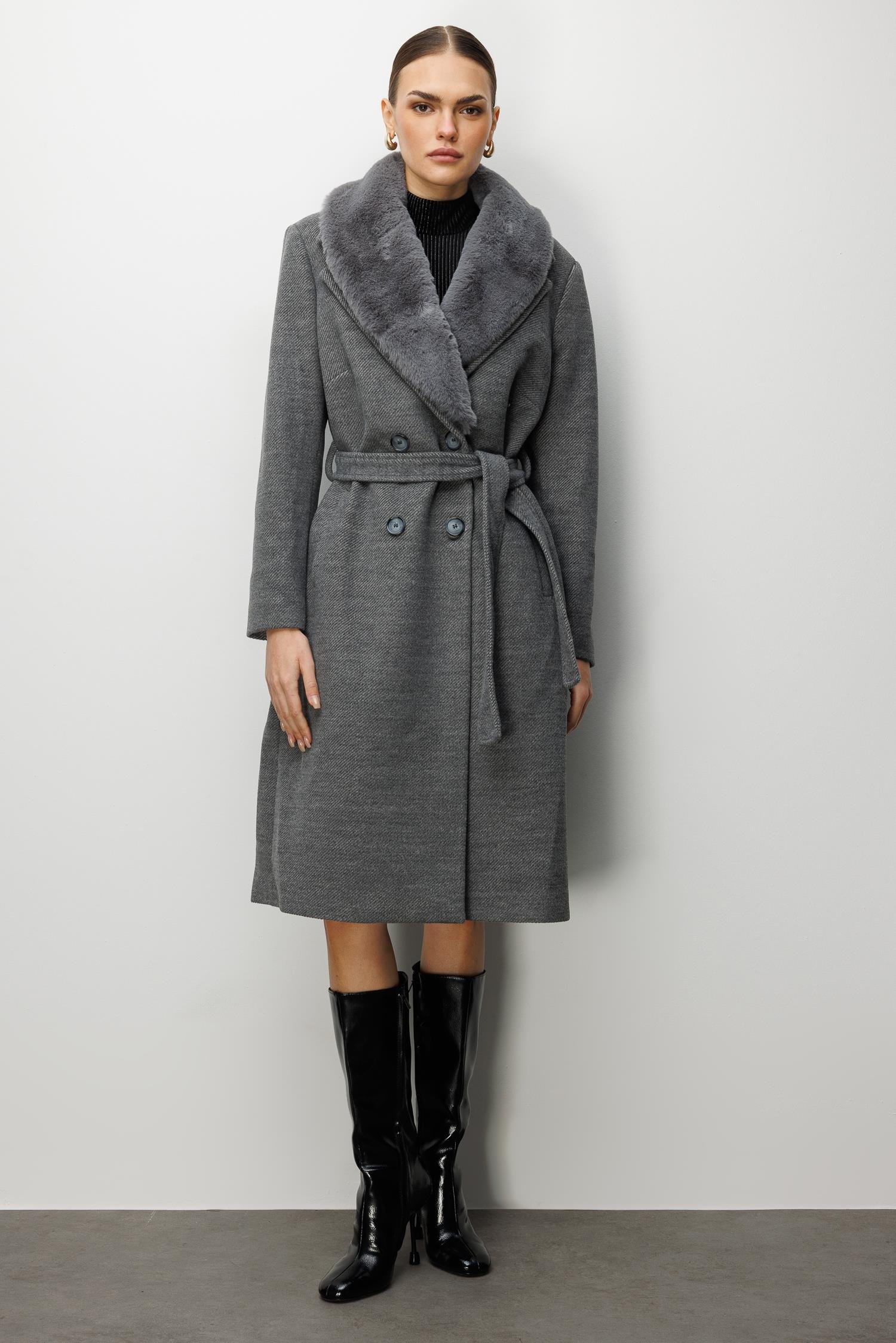 Modailgi  Yakası Kürklü Diyagonal Çizgili Kruvaze Kaban Gri