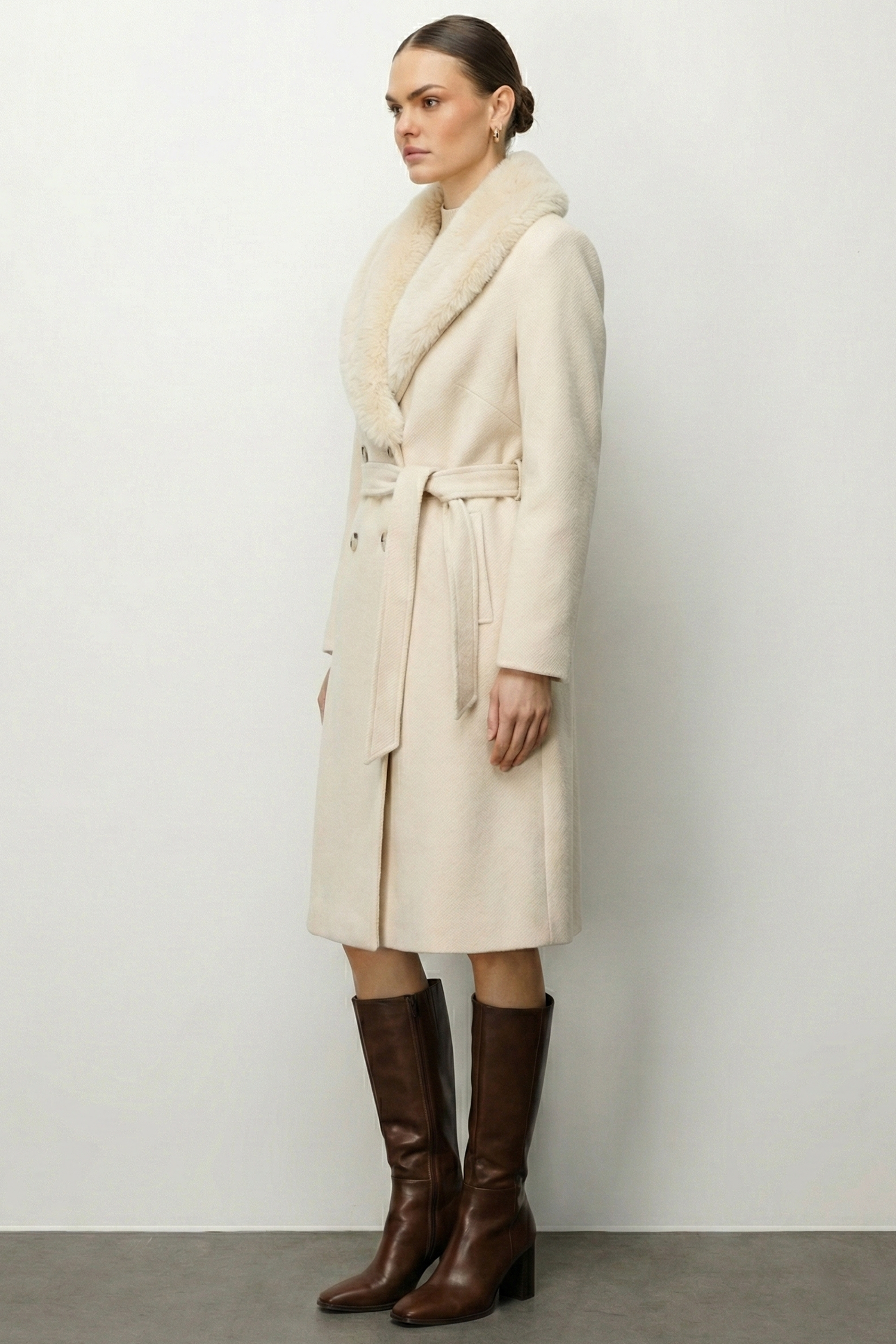 Modailgi  Yakası Kürklü Diyagonal Çizgili Kruvaze Kaban Bej