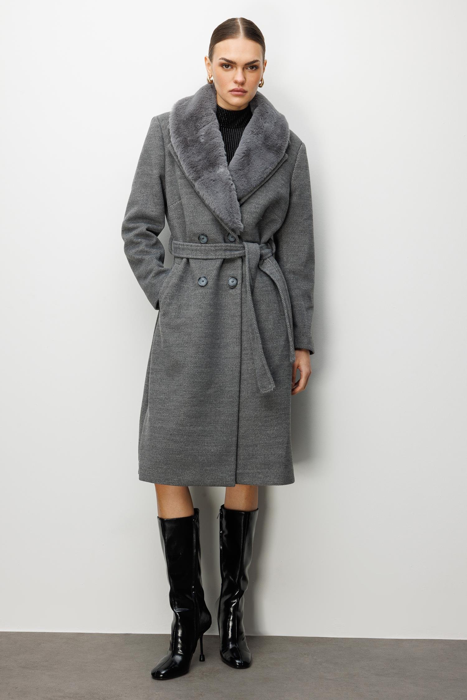 Modailgi  Yakası Kürklü Diyagonal Çizgili Kruvaze Kaban Gri