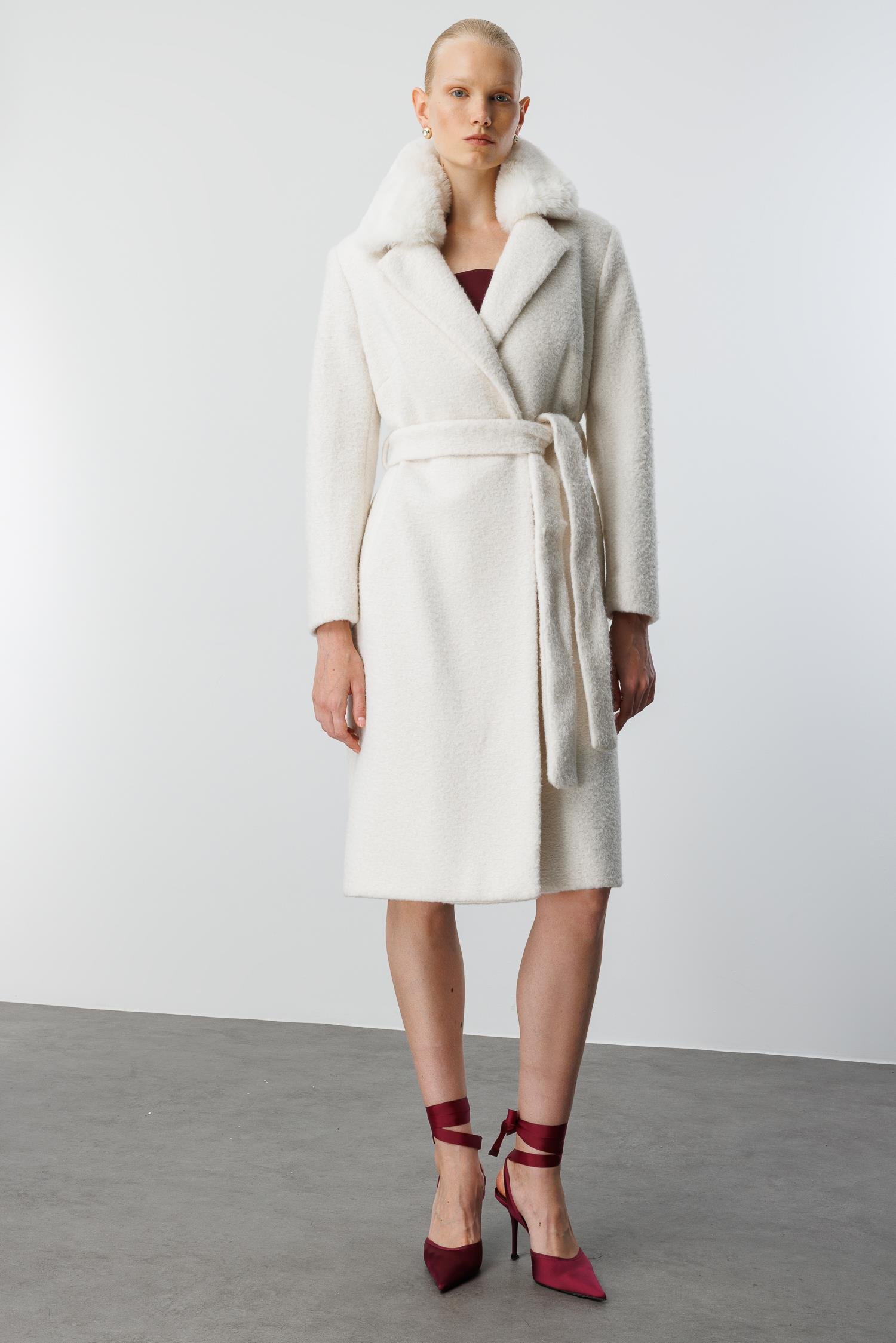 Modailgi  Yakası Kürklü Kırçıllı Uzun Kaşe Kaban Kemik