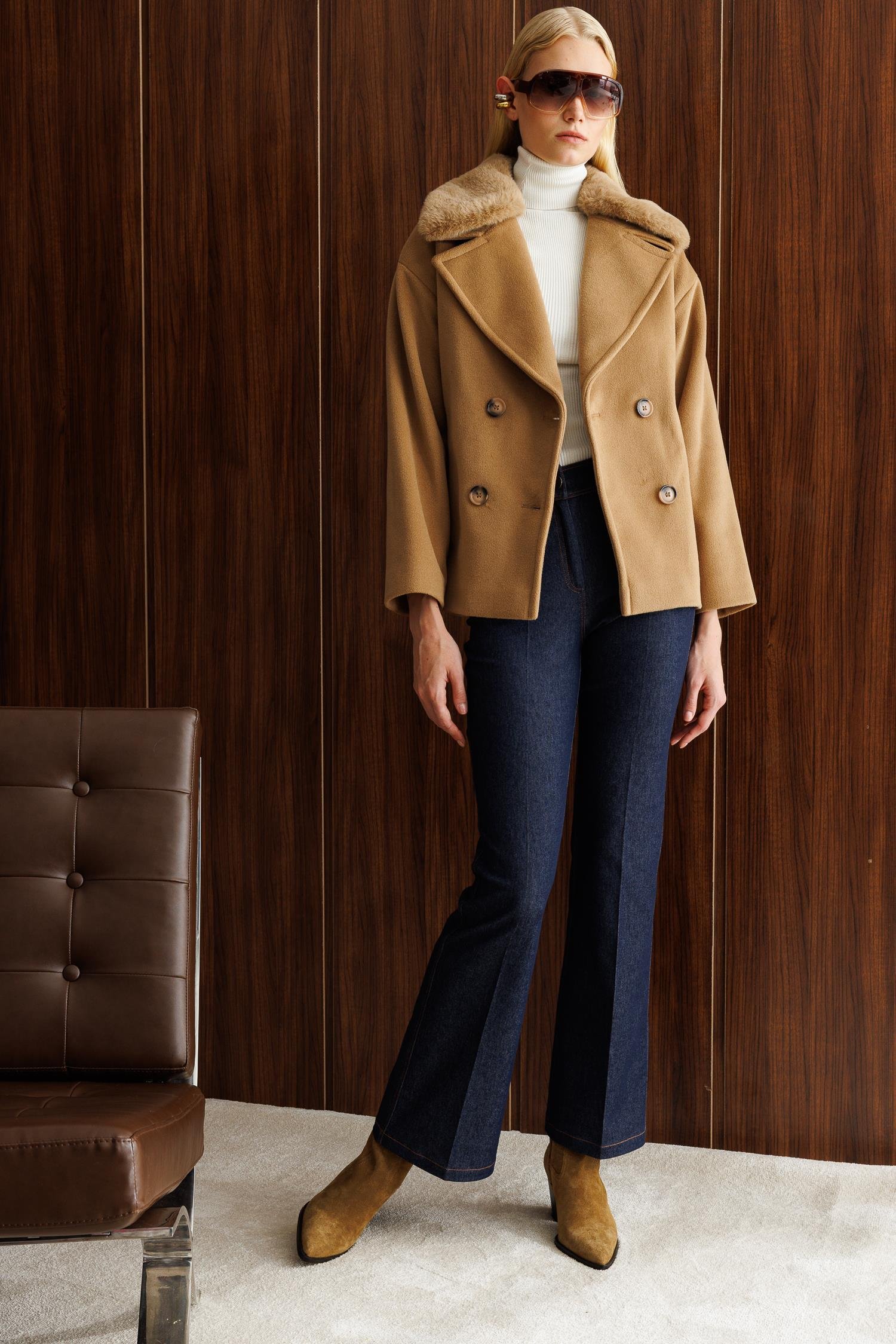 Modailgi  Yakası Kürklü Kruvaze Kemerli Kısa Kaşe Kaban Camel