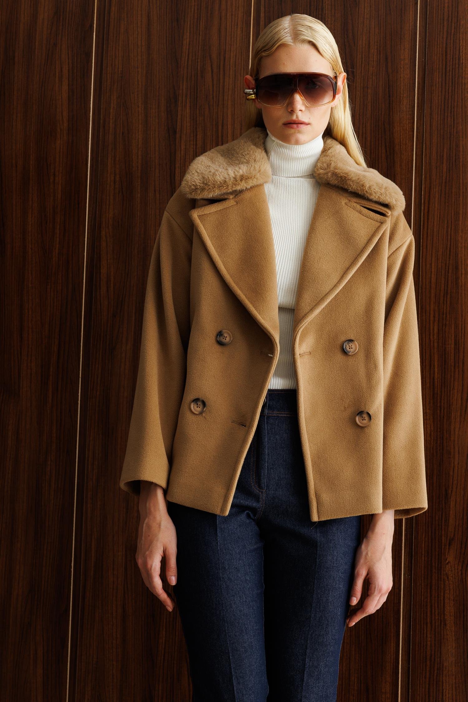 Modailgi  Yakası Kürklü Kruvaze Kemerli Kısa Kaşe Kaban Camel