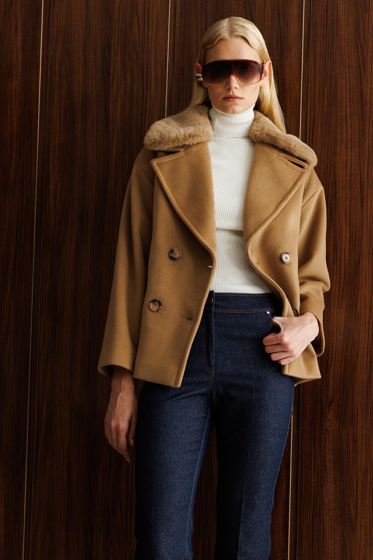 Modailgi  Yakası Kürklü Kruvaze Kemerli Kısa Kaşe Kaban Camel