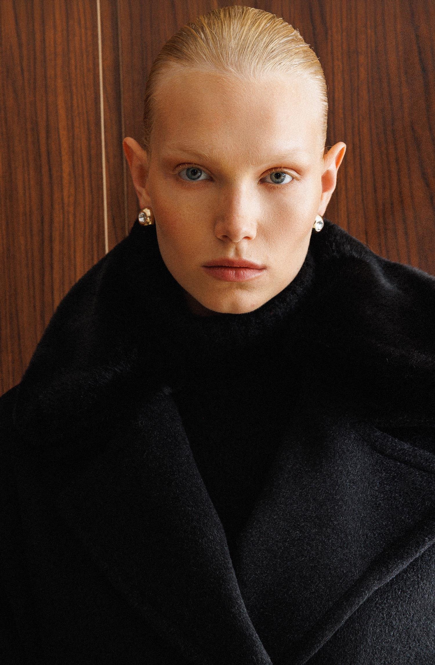 Modailgi  Yakası Kürklü Kruvaze Kemerli Kısa Kaşe Kaban Siyah