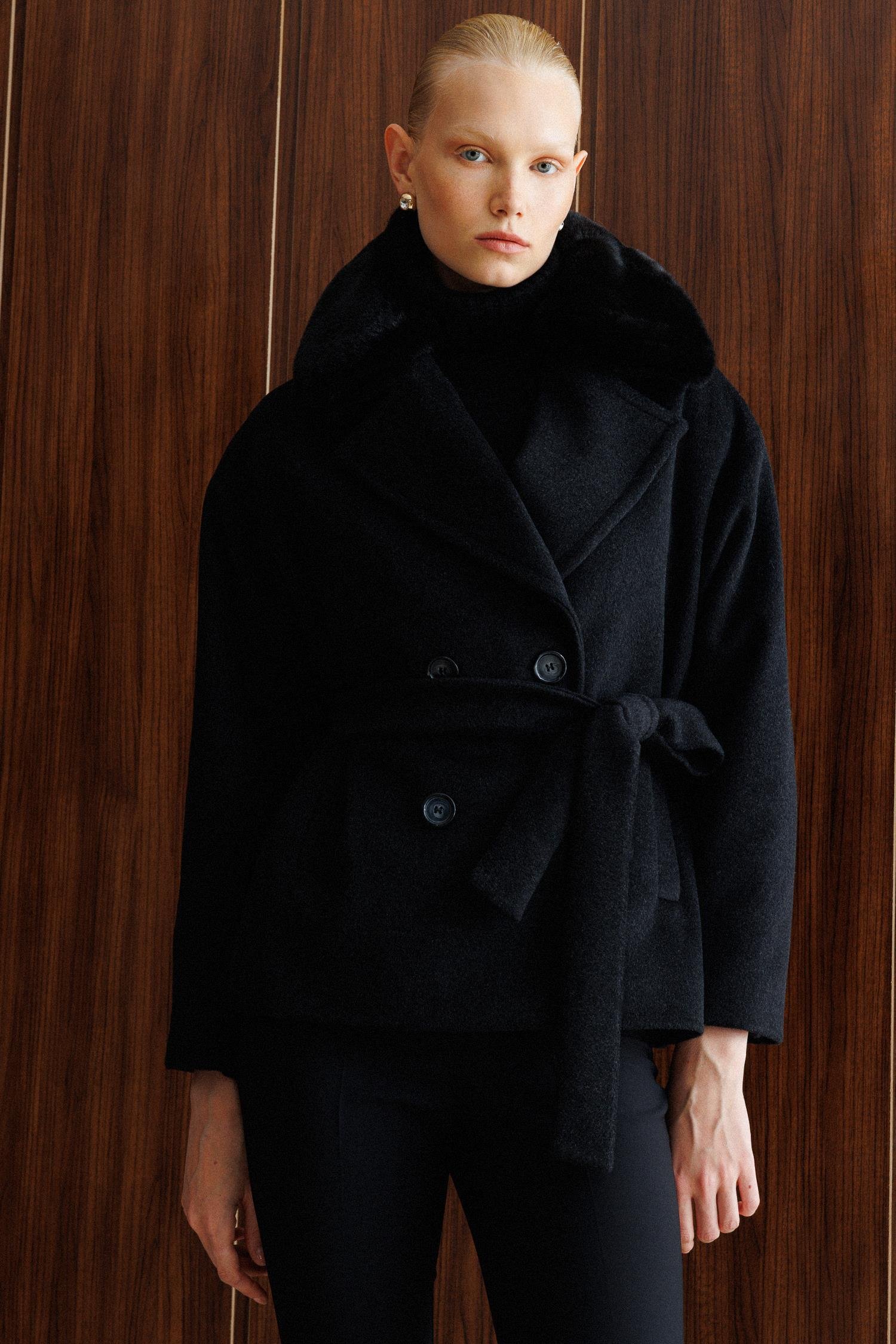 Modailgi  Yakası Kürklü Kruvaze Kemerli Kısa Kaşe Kaban Siyah