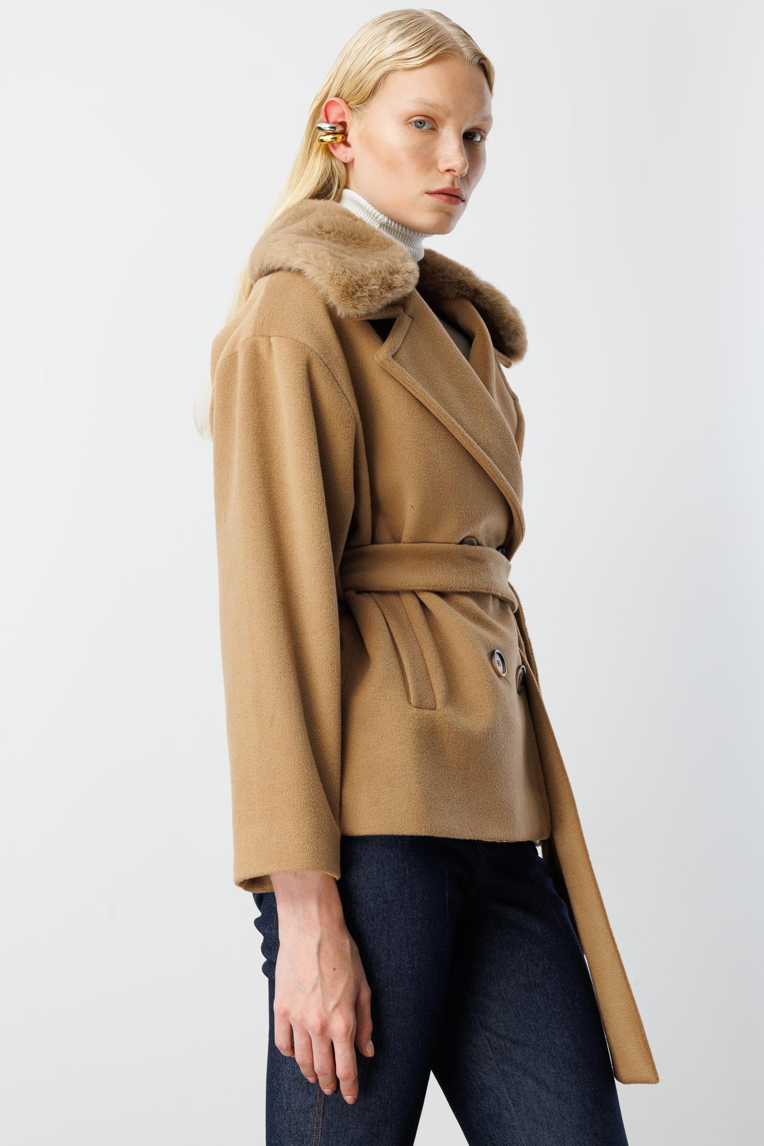 Modailgi  Yakası Kürklü Kruvaze Kemerli Kısa Kaşe Kaban Camel