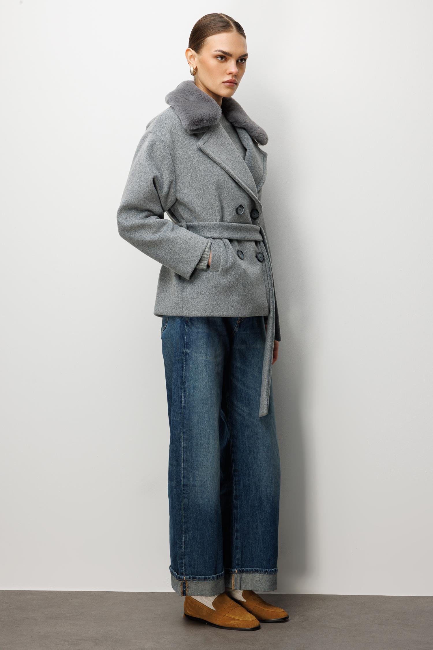 Modailgi  Yakası Kürklü Kruvaze Kemerli Kısa Kaşe Kaban Gri