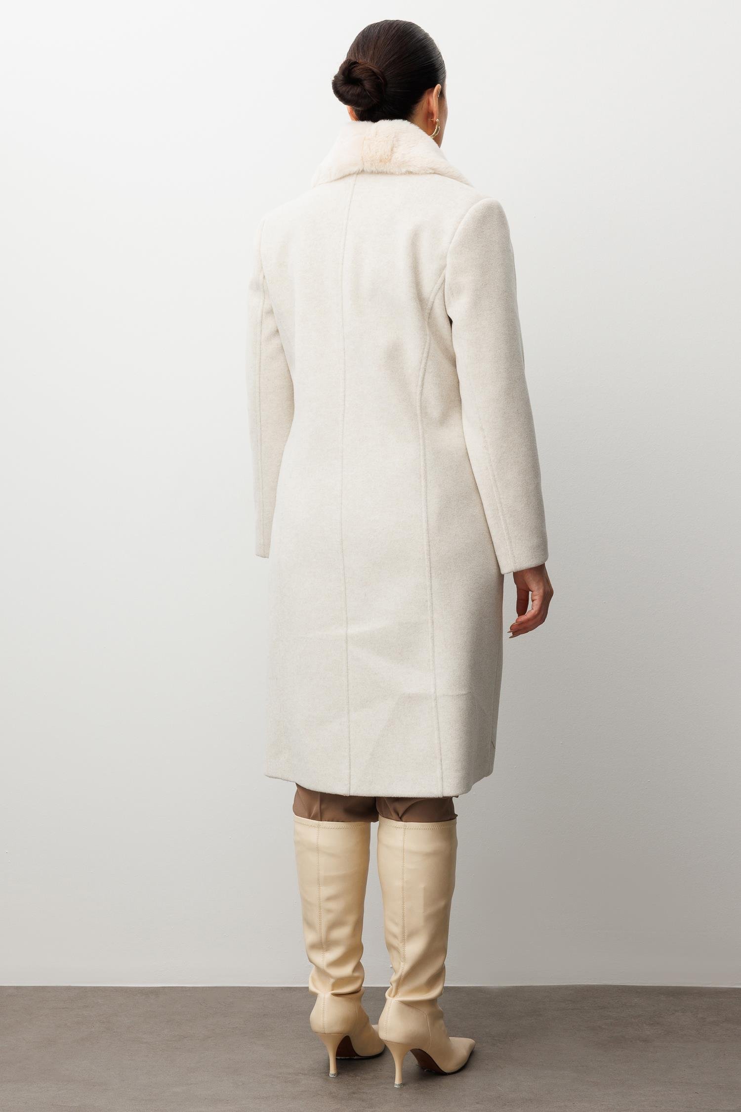 Modailgi  Yakası Kürklü Önden Düğmeli Kaşe Kaban Kemik